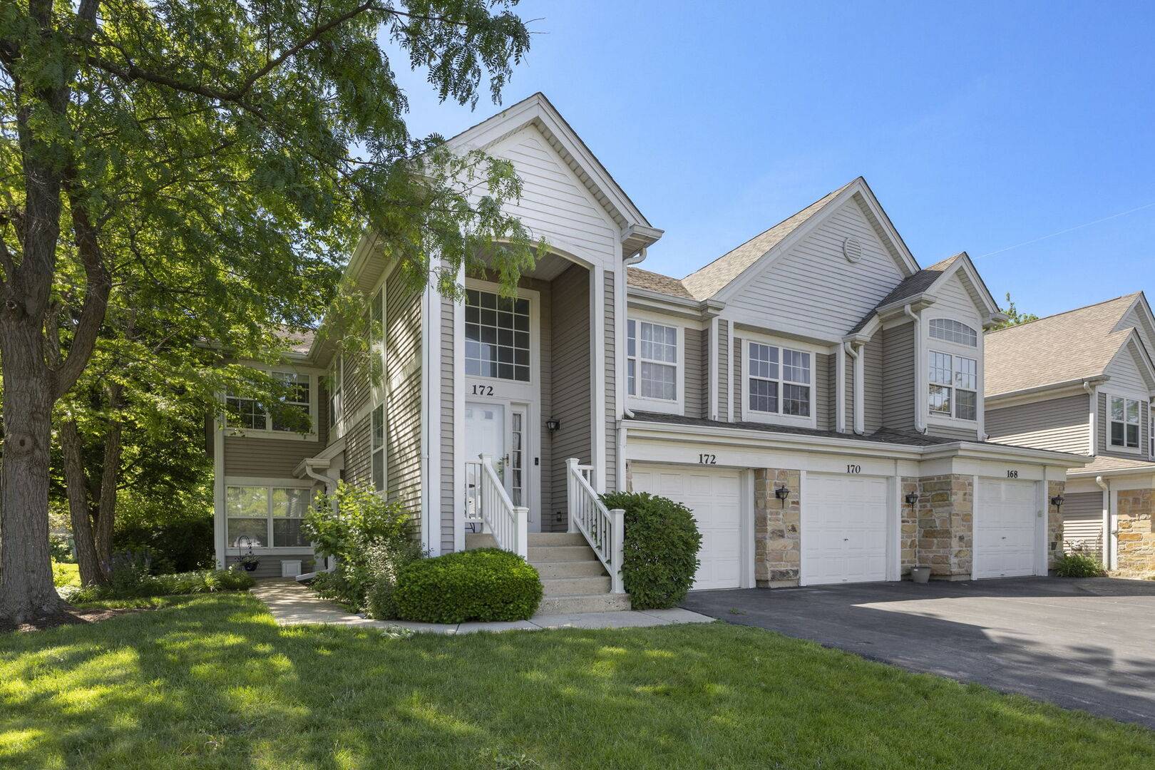 172 Concord LN #172, Carol Stream, IL 60188