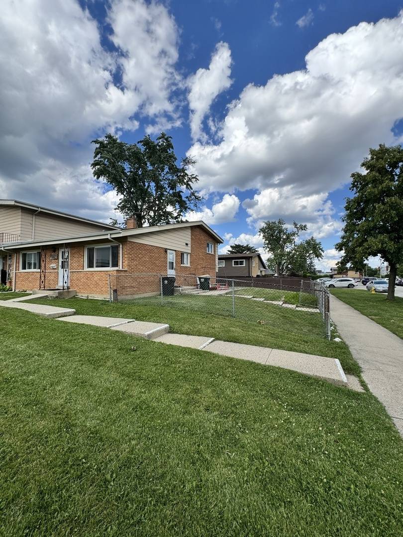 7030 W Carol AVE, Niles, IL 60714