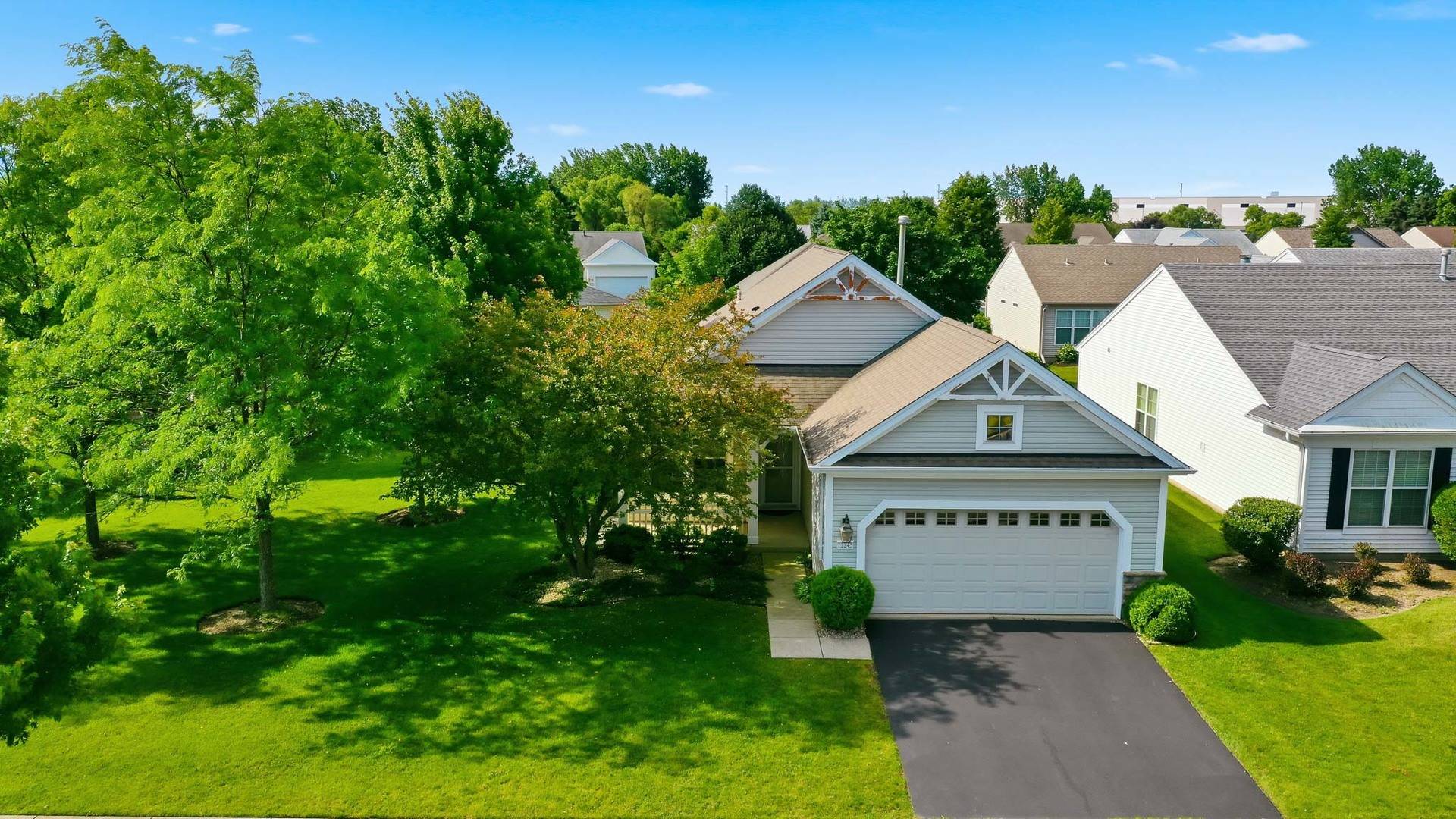 12245 Songbird LN, Huntley, IL 60142