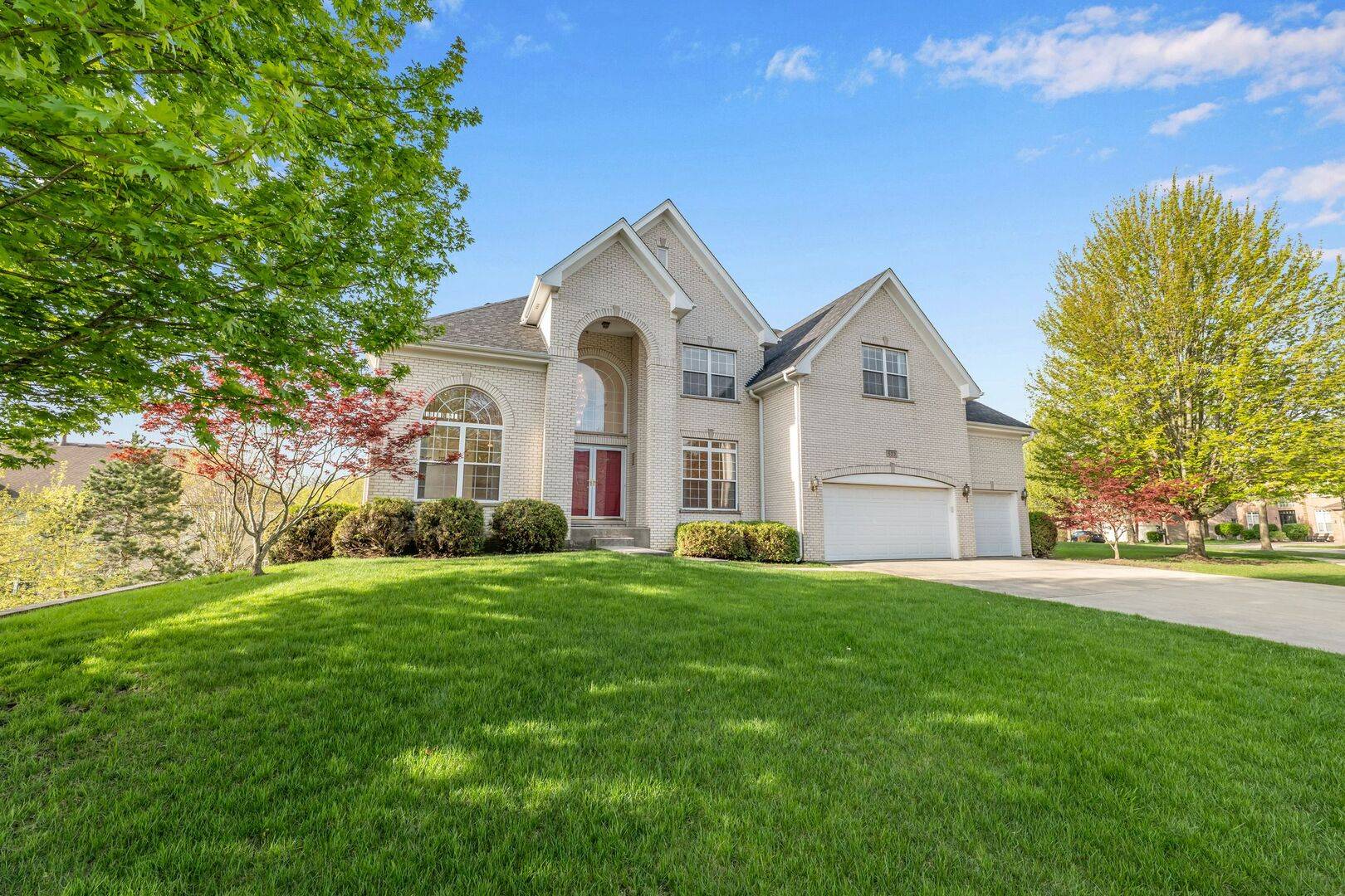 523 W Ruhl RD W, Palatine, IL 60074