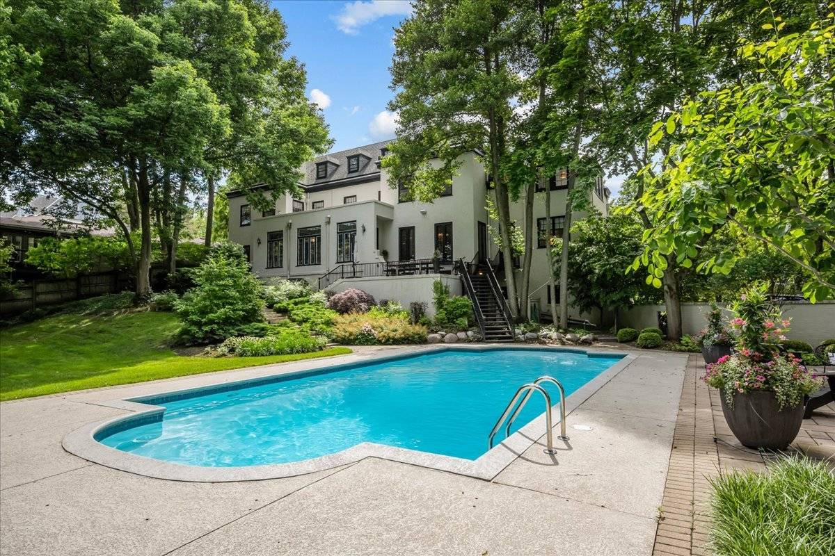605 Arbor Vitae RD, Winnetka, IL 60093