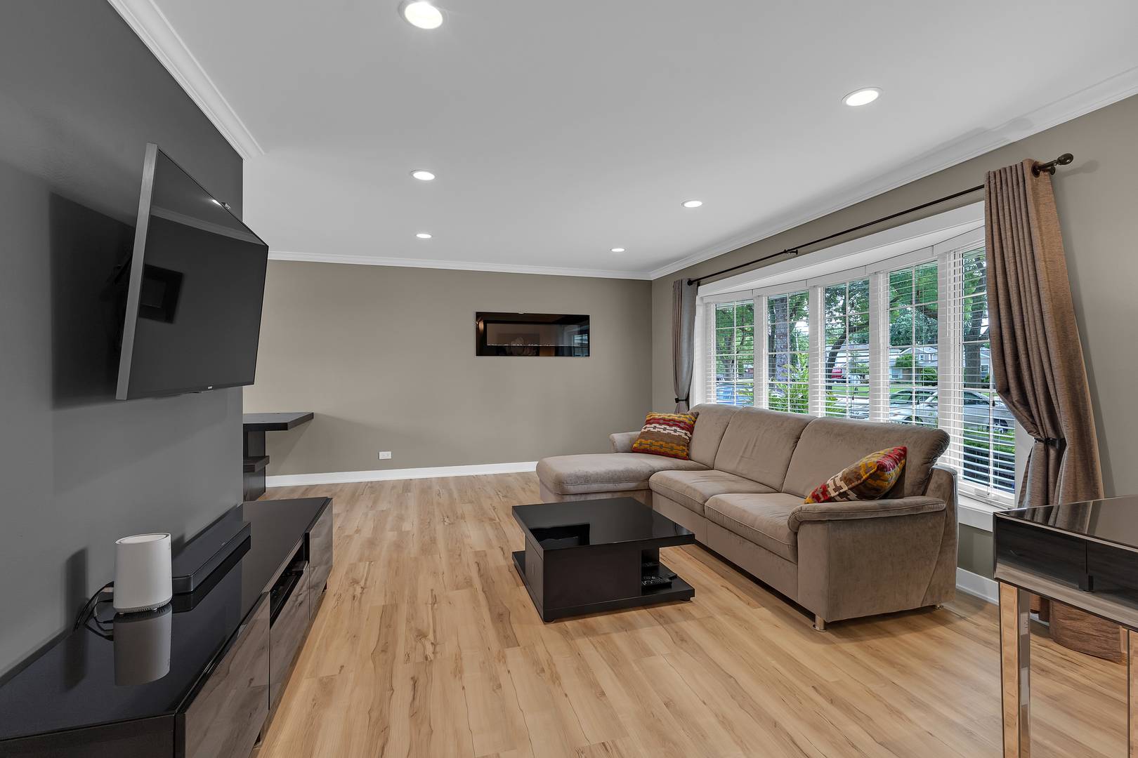 210 W Pickwick RD, Arlington Heights, IL 60005