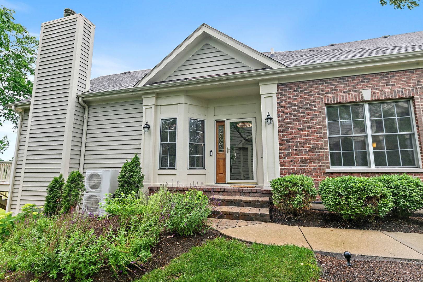 3950 Coyote Lakes CIR, Lake In The Hills, IL 60156