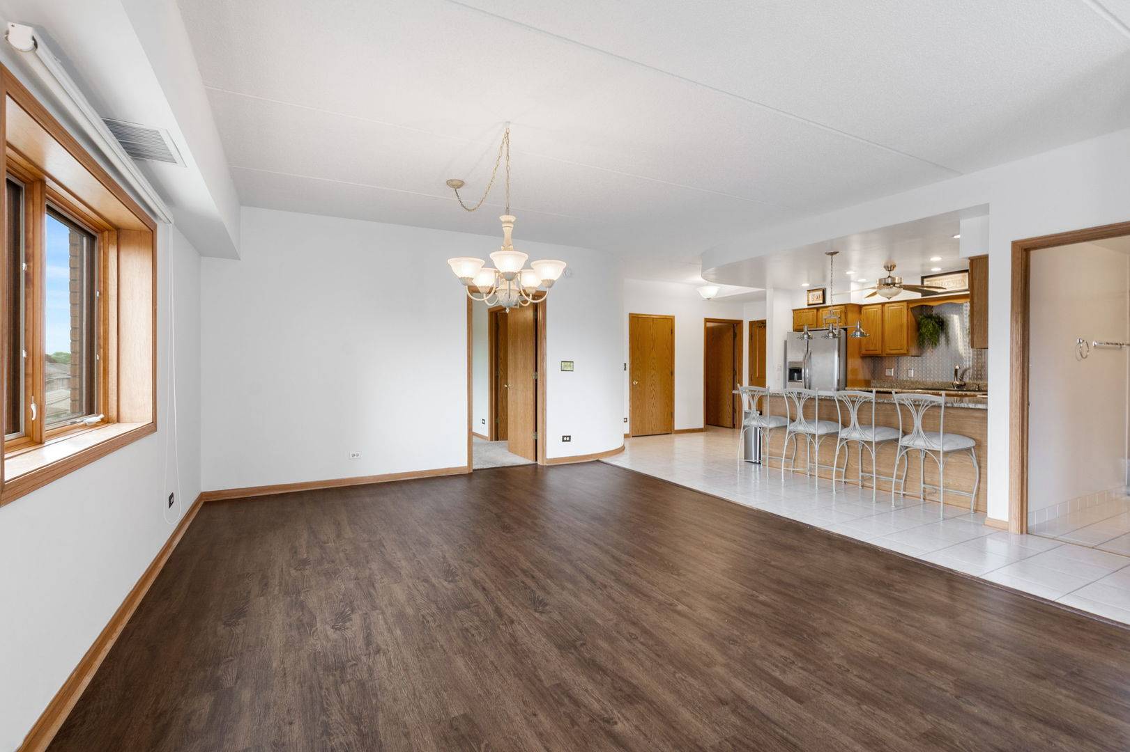 7410 W Lawrence AVE #218, Harwood Heights, IL 60706
