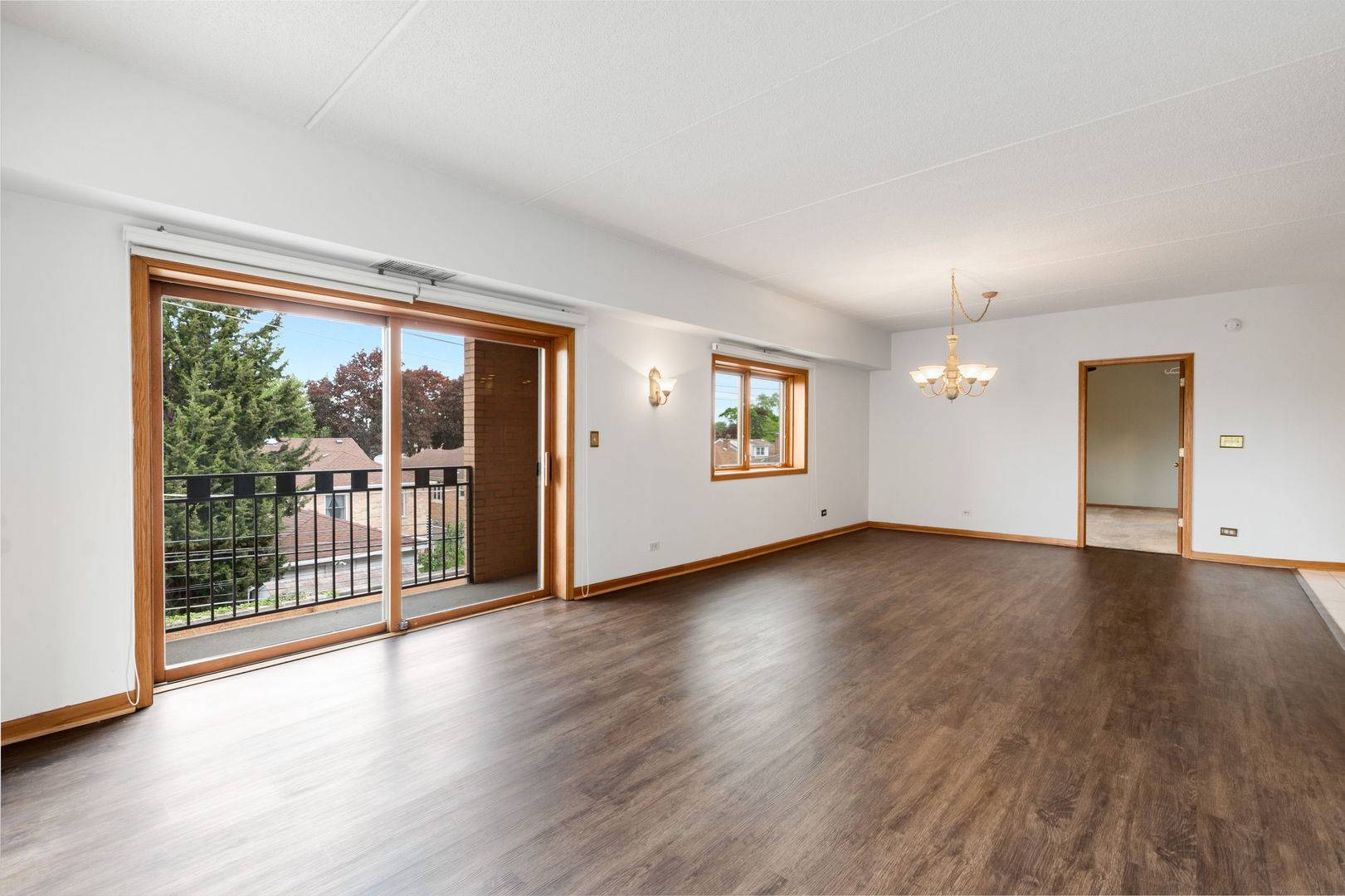 7410 W Lawrence AVE #218, Harwood Heights, IL 60706