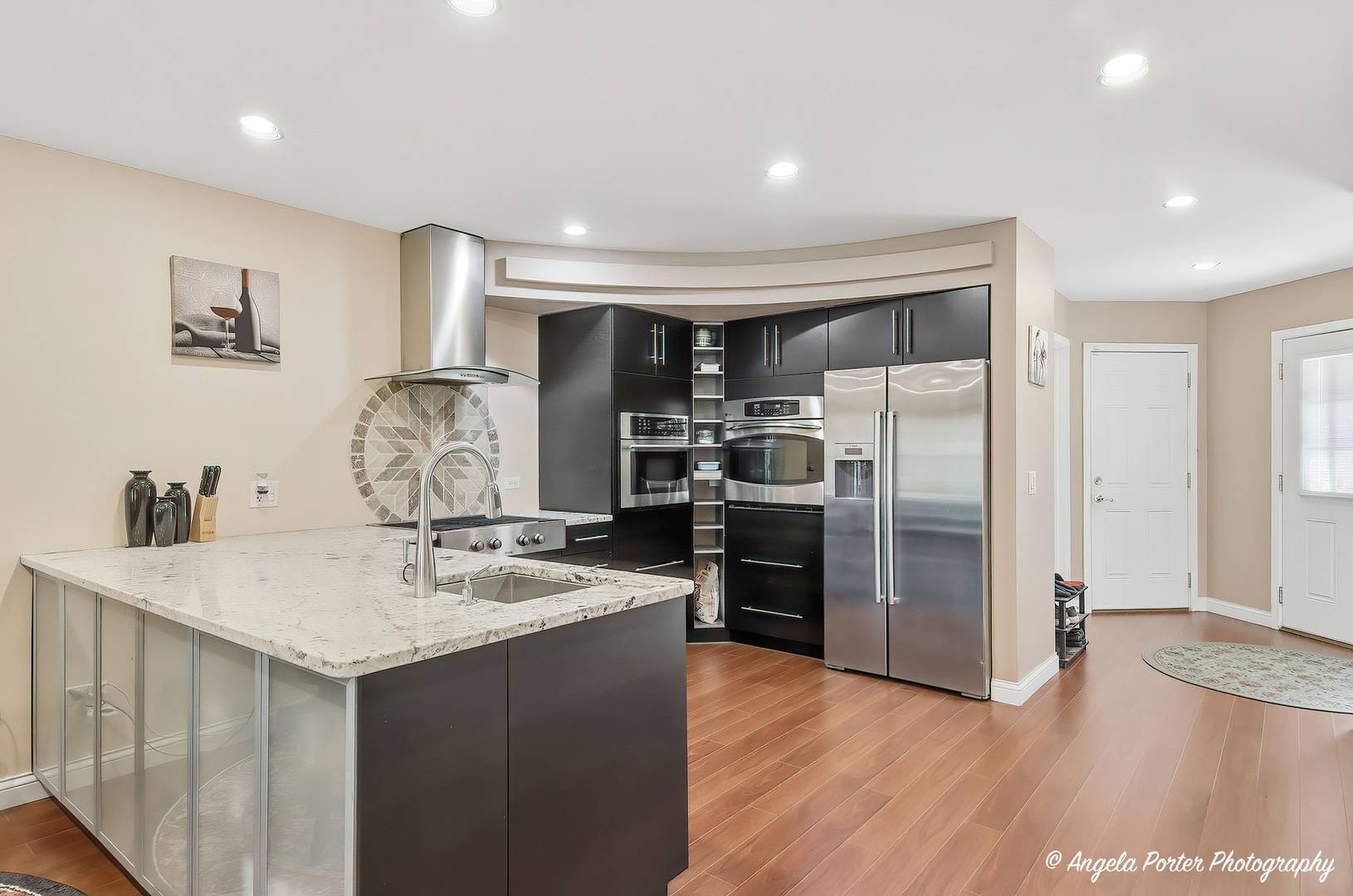 949 Ridgefield LN, Wheeling, IL 60090