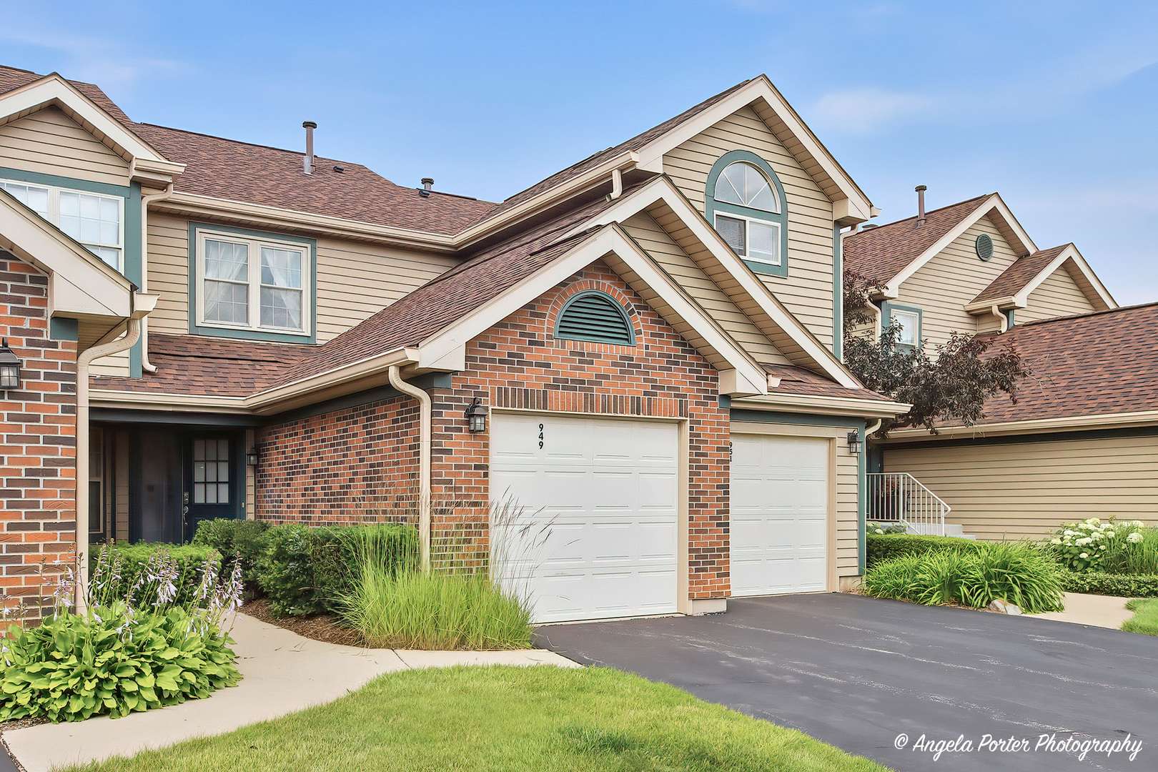949 Ridgefield LN, Wheeling, IL 60090