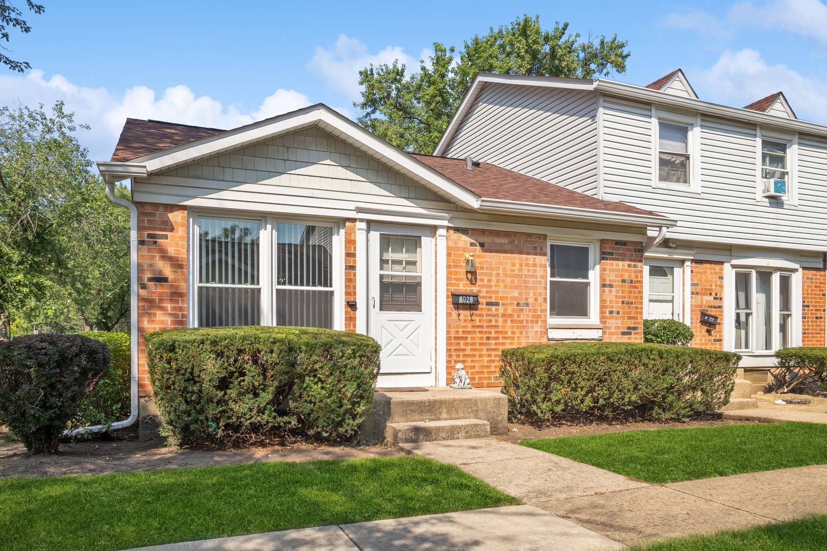 4028 Oxford CT, Streamwood, IL 60107