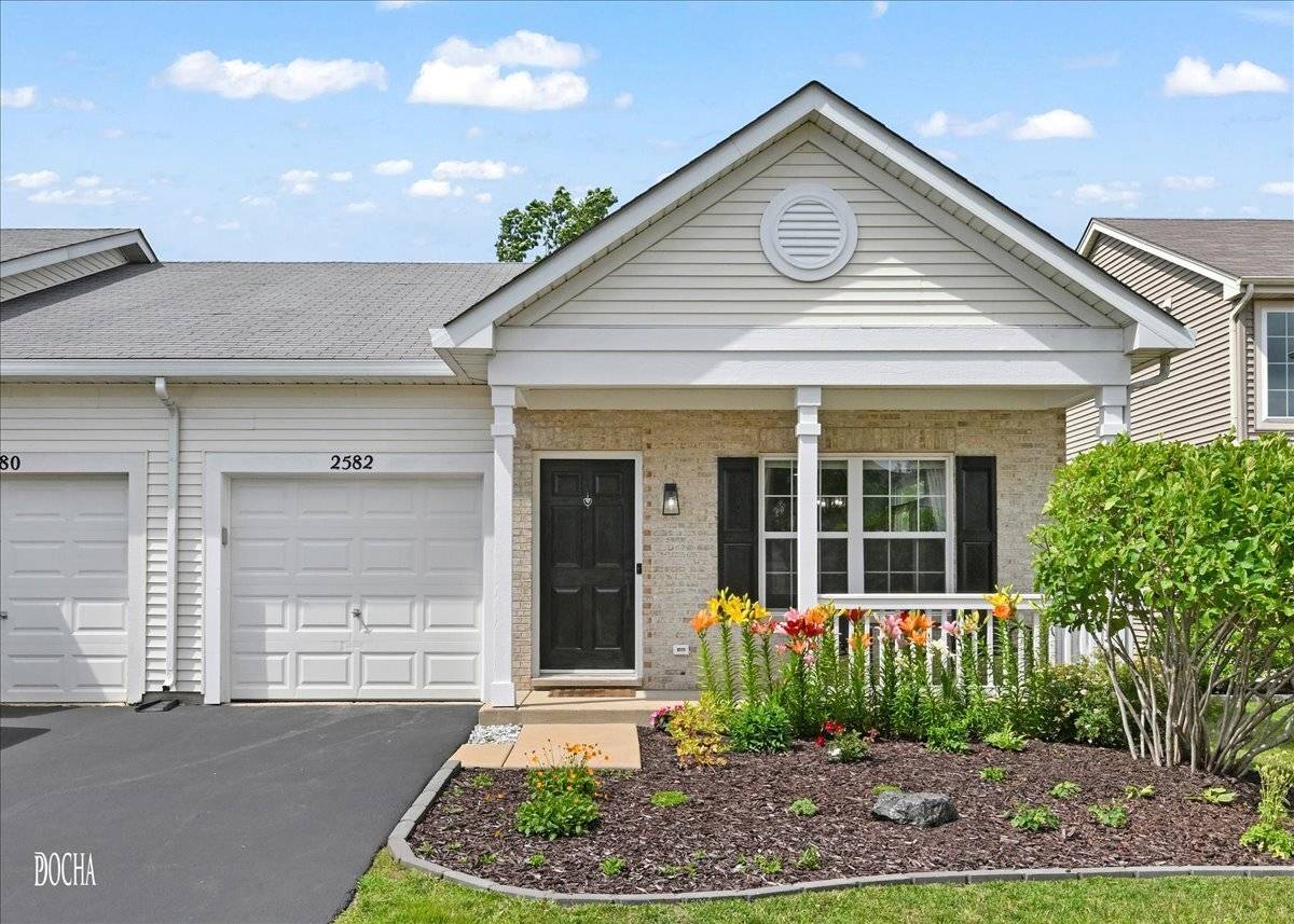2582 Carlisle LN, Hampshire, IL 60140
