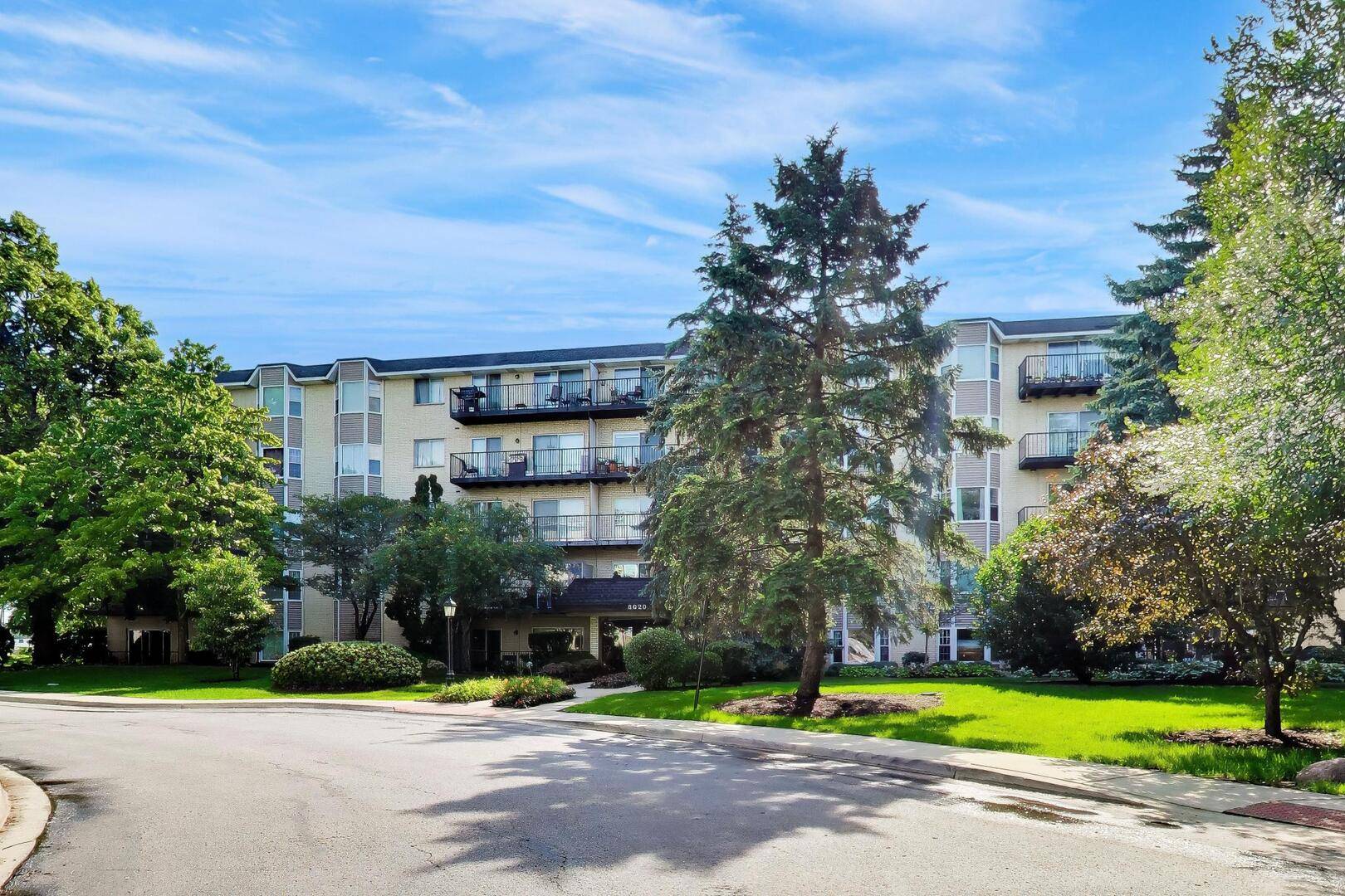8620 Waukegan RD #303, Morton Grove, IL 60053
