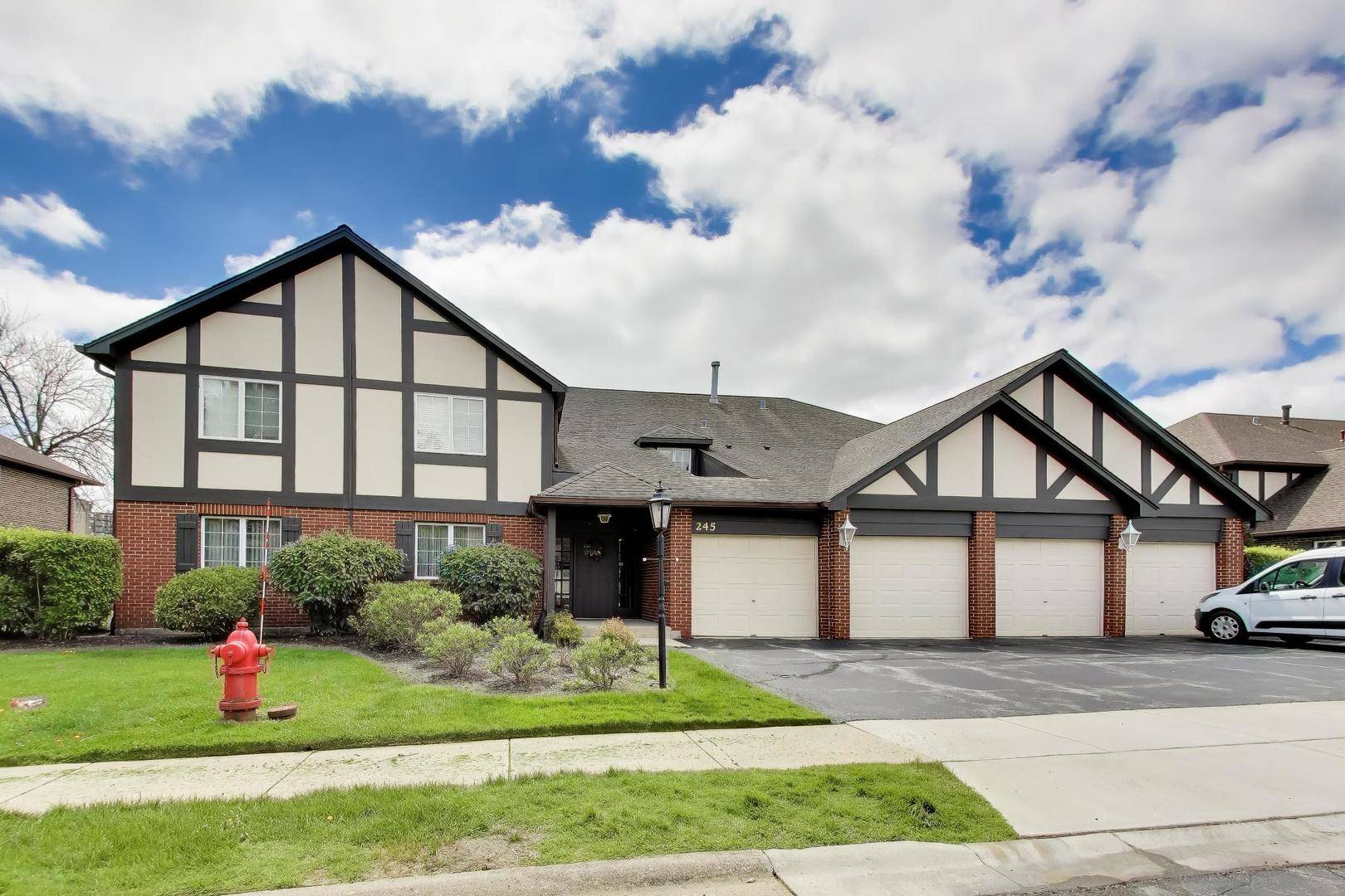 245 Windsor LN #C, Willowbrook, IL 60527