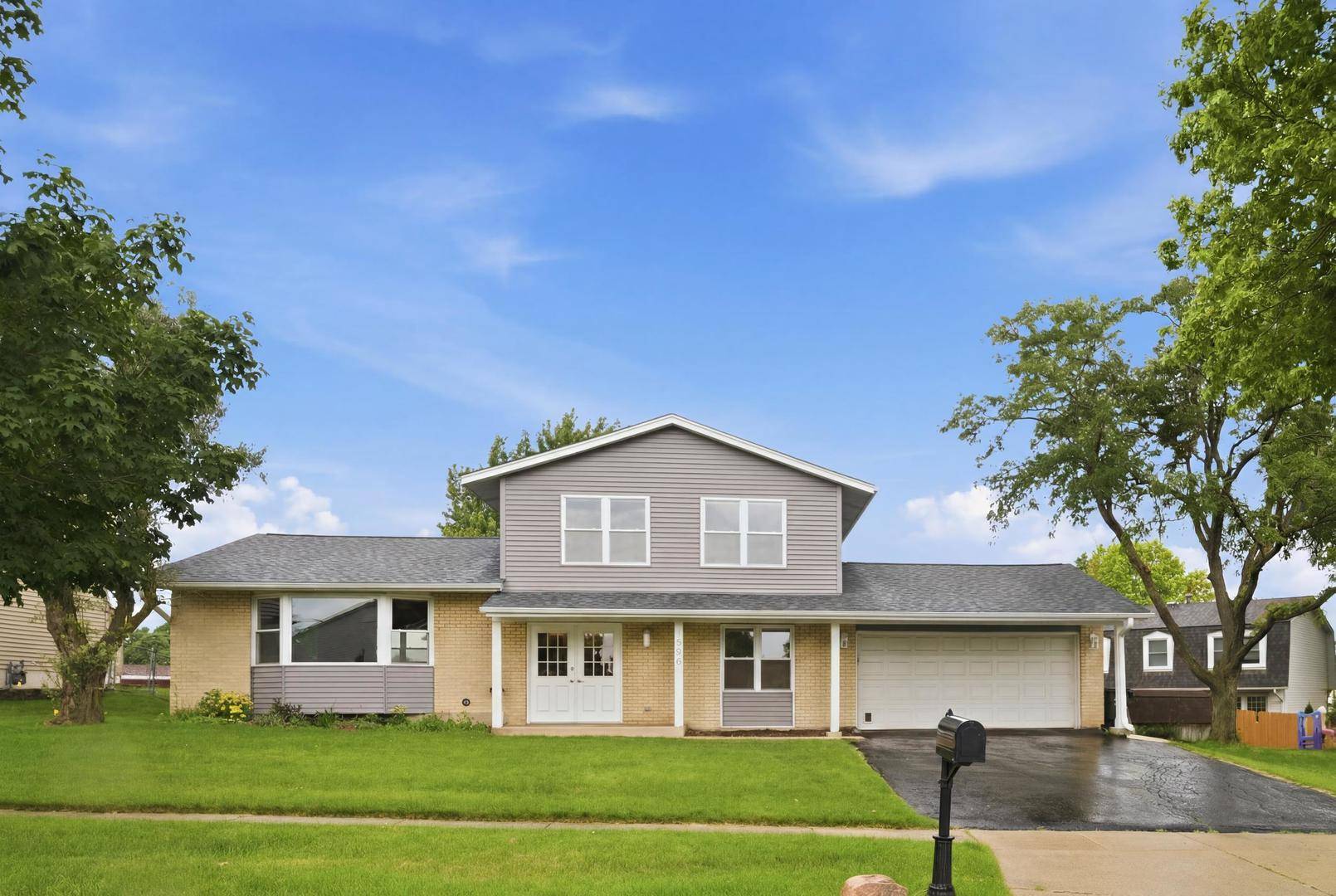 1596 Texas ST, Elk Grove Village, IL 60007