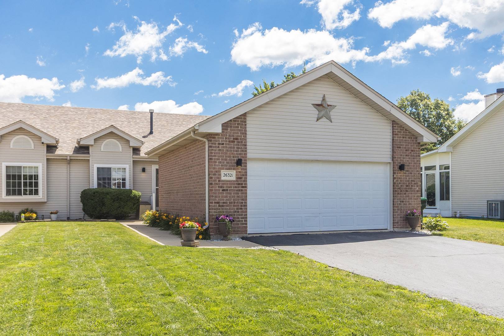 26321 S Magnolia LN, Channahon, IL 60410
