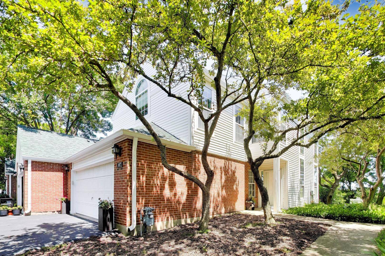 107 Welwyn ST, Lake Bluff, IL 60044