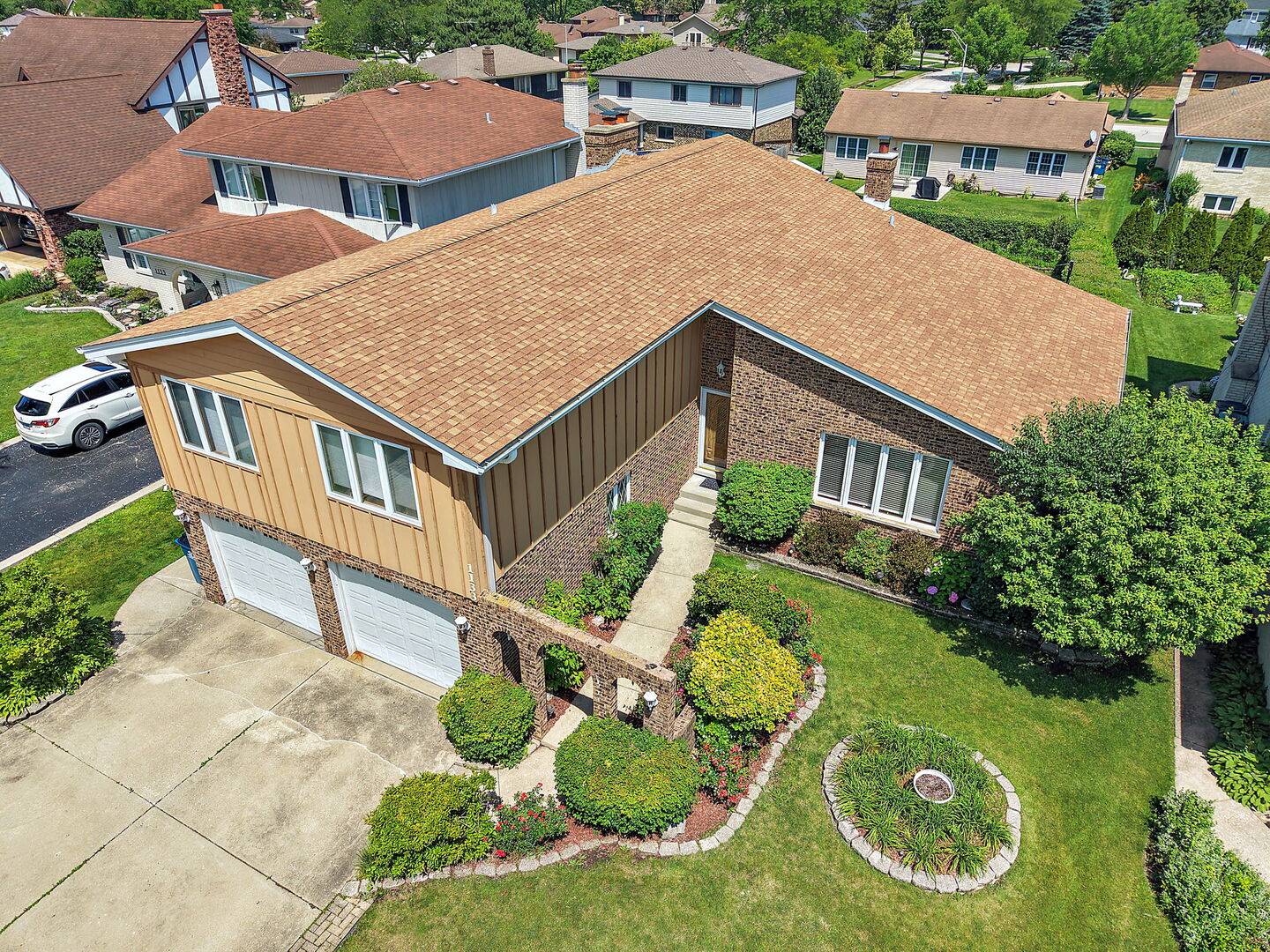 1133 N Thatcher LN, Addison, IL 60101
