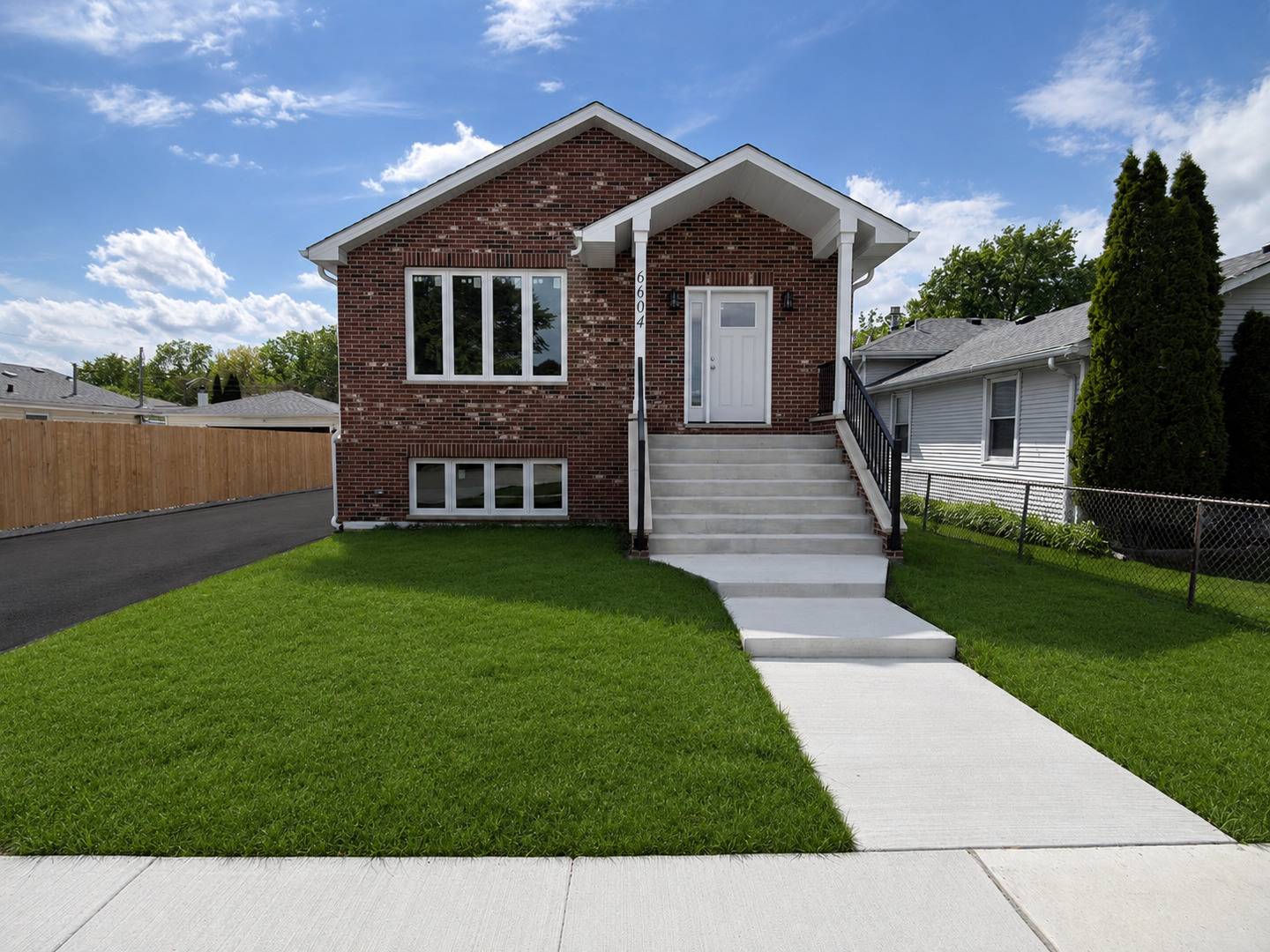 6604 Chester AVE, Hodgkins, IL 60525