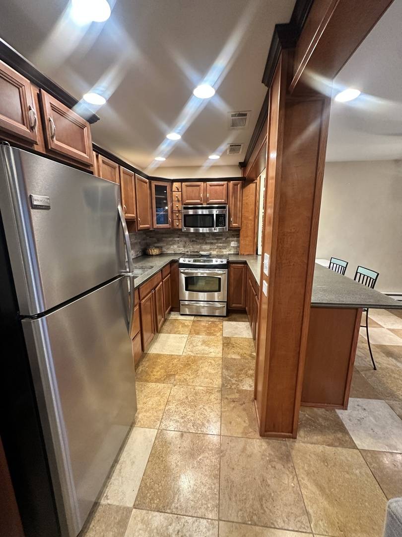 34 Montego Colony #1, Fox Lake, IL 60020