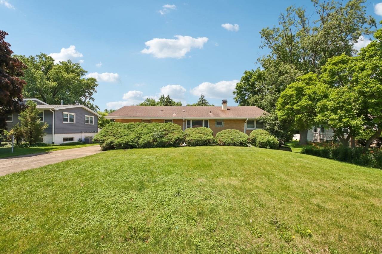 418 Highland RD, Willowbrook, IL 60527