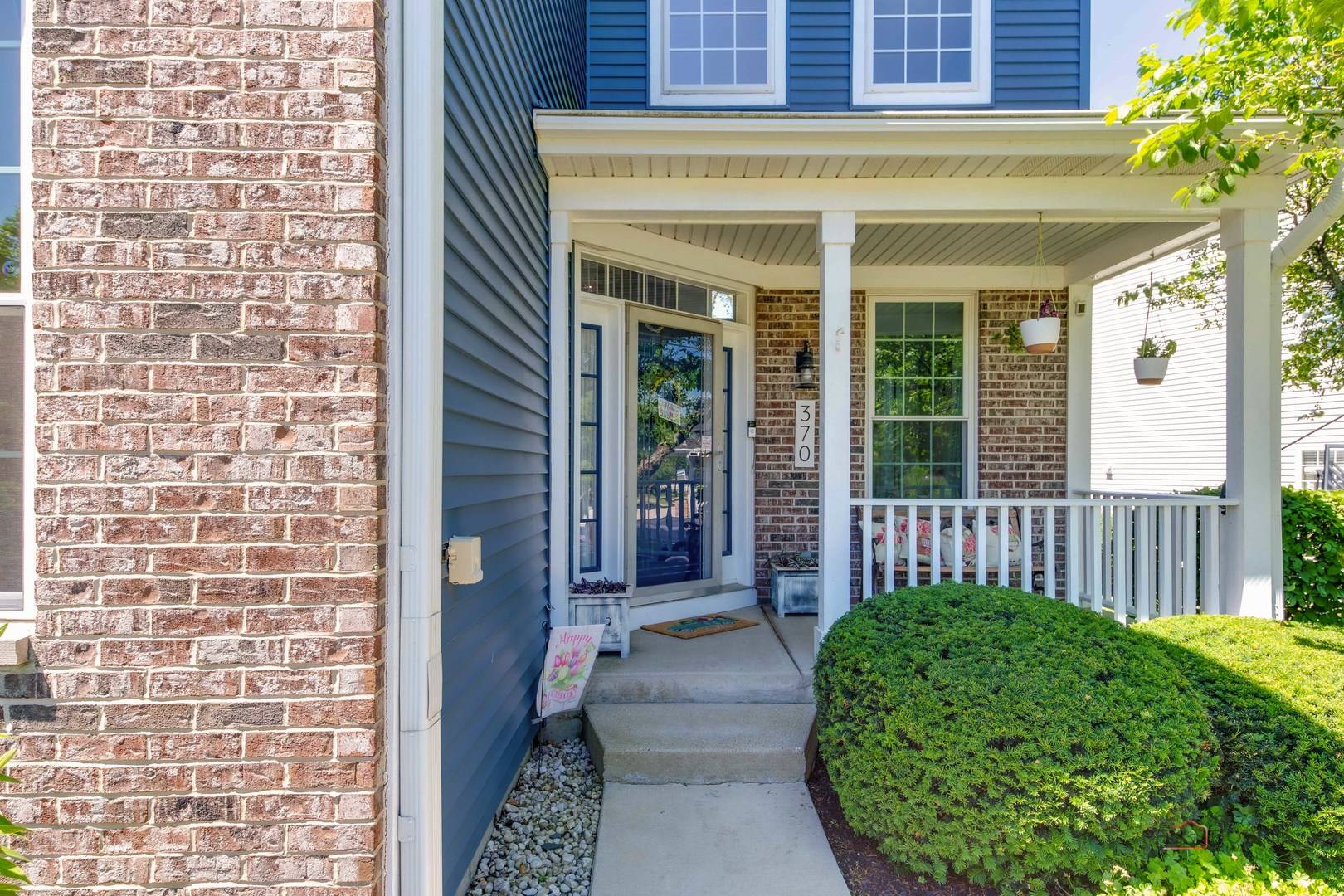 370 Ashford LN, Grayslake, IL 60030