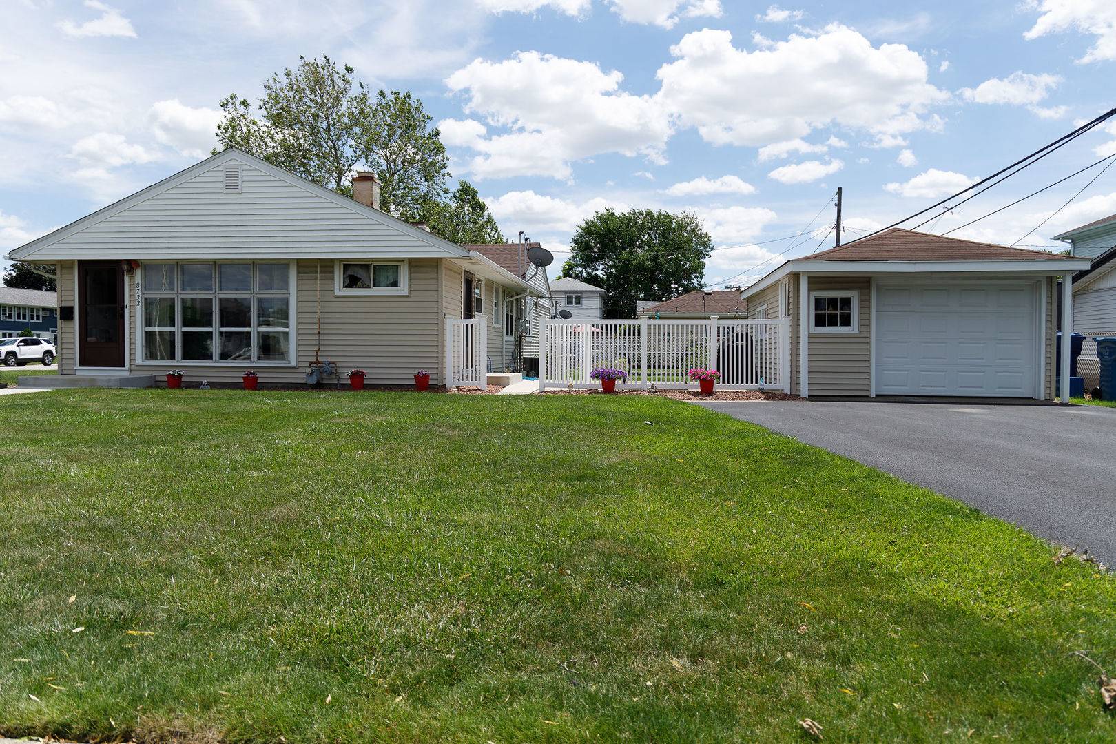 8732 S Keeler AVE, Hometown, IL 60456