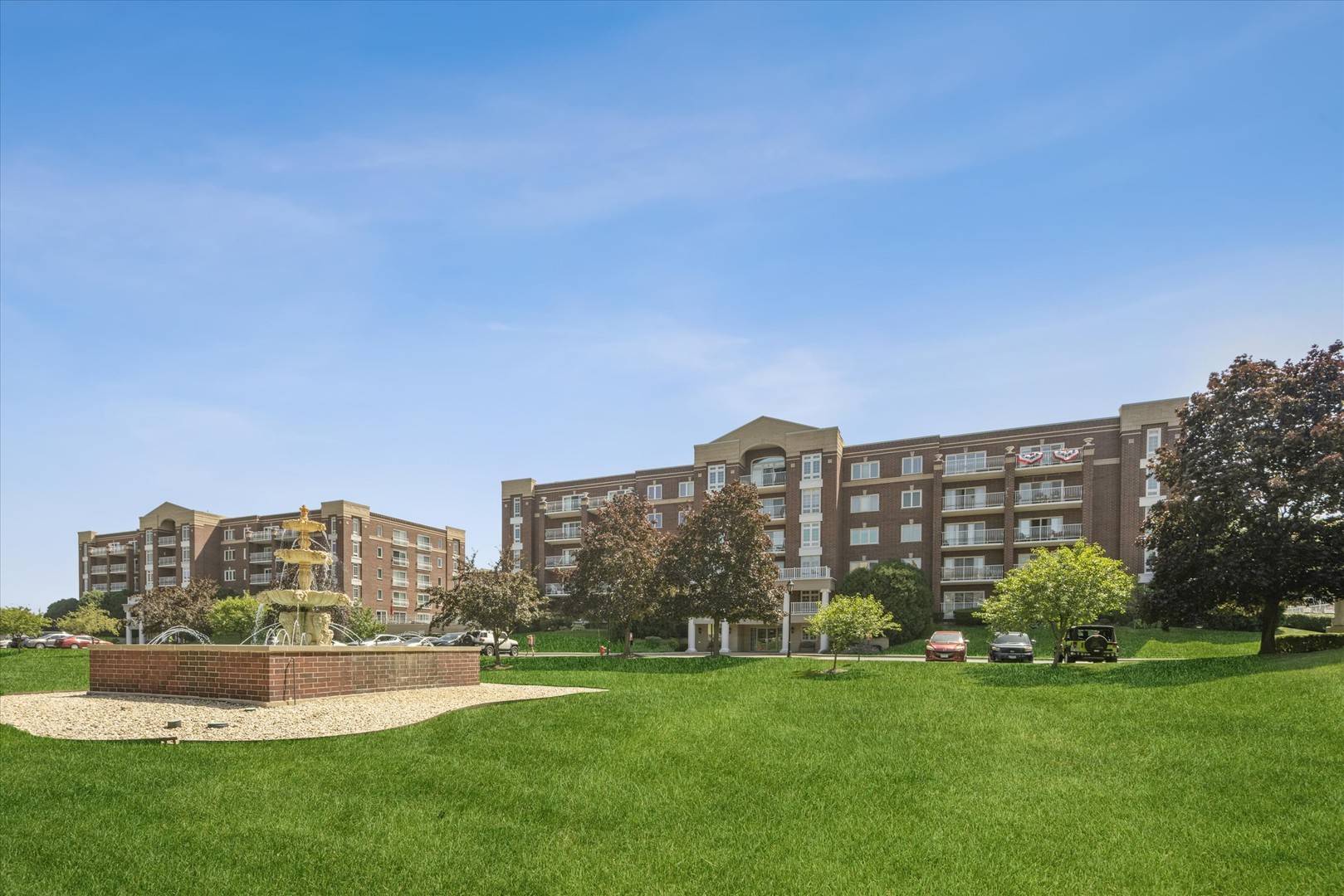 7051 W Touhy AVE #604, Niles, IL 60714