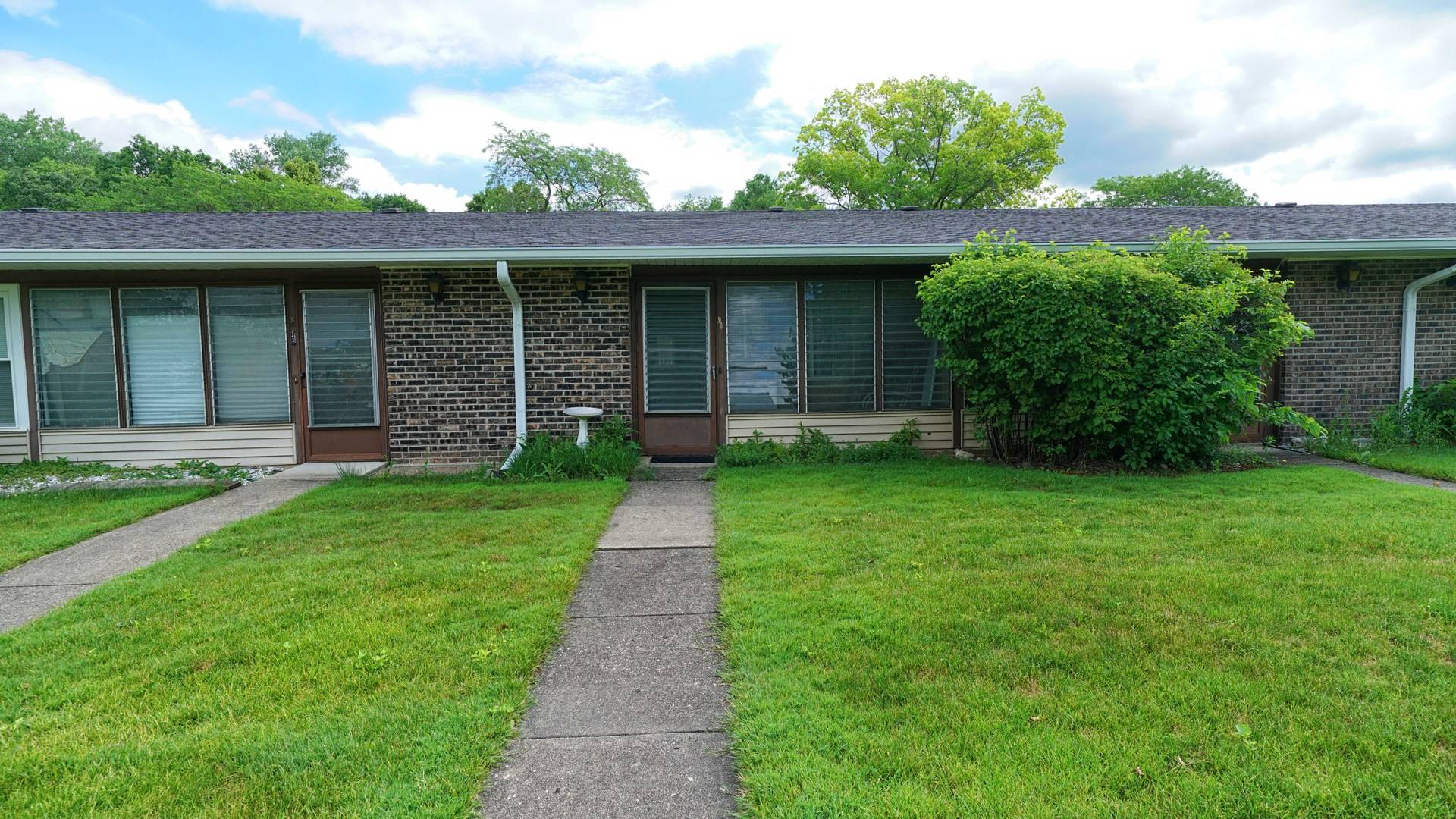 7415 Clarendon CT #69, Fox Lake, IL 60020