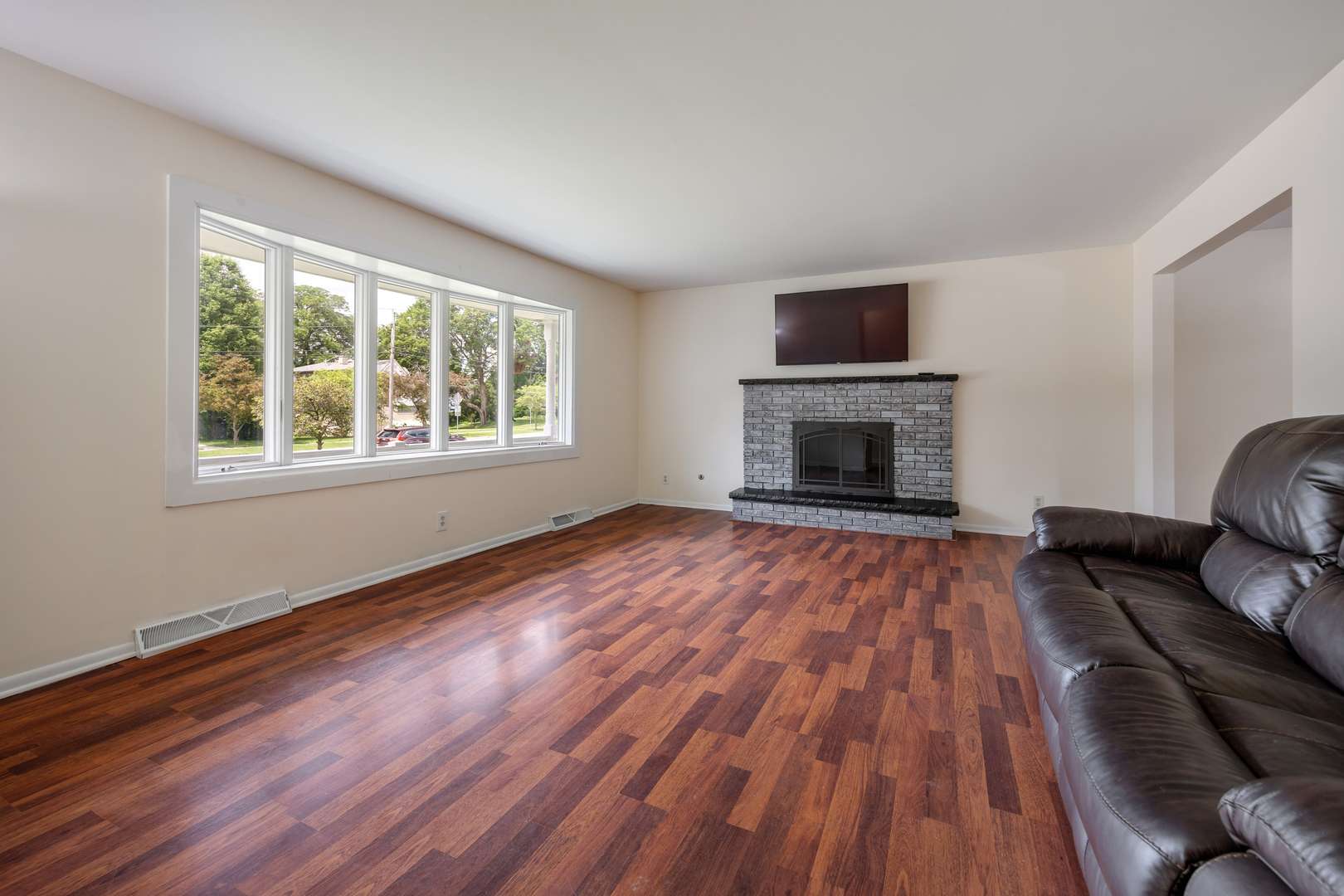 517 S Hubbard ST, Algonquin, IL 60102