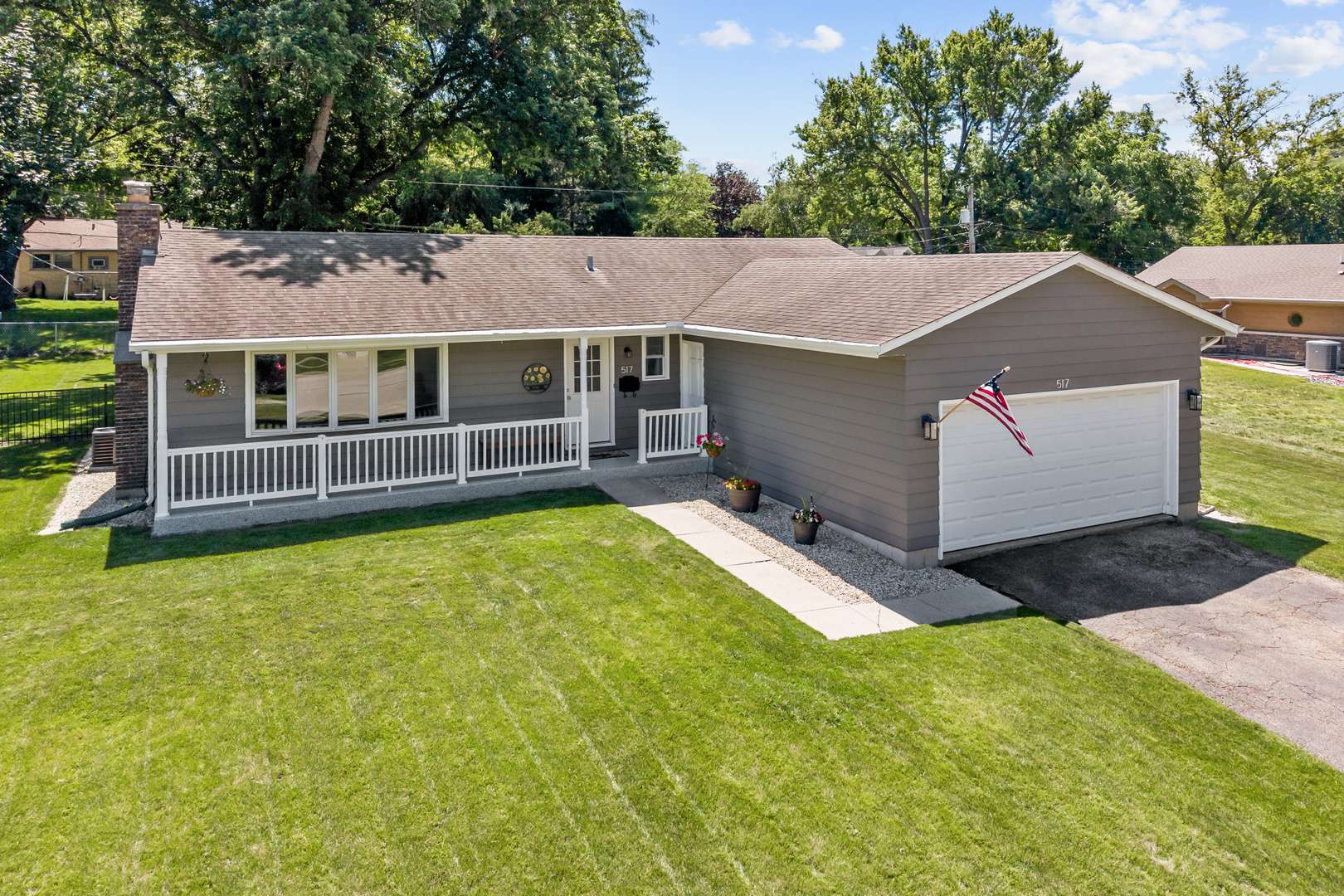 517 S Hubbard ST, Algonquin, IL 60102