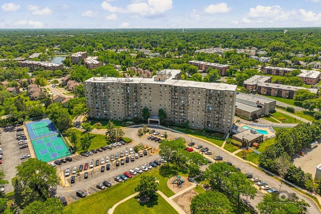 6340 Americana DR #214, Willowbrook, IL 60527