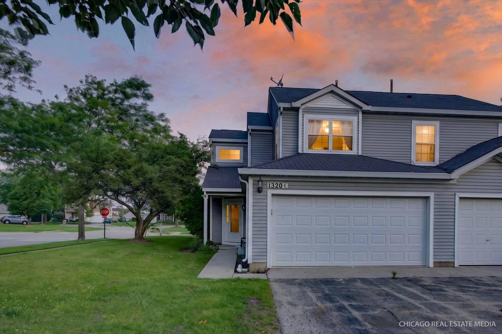 1320 Jenna DR #A, South Elgin, IL 60177