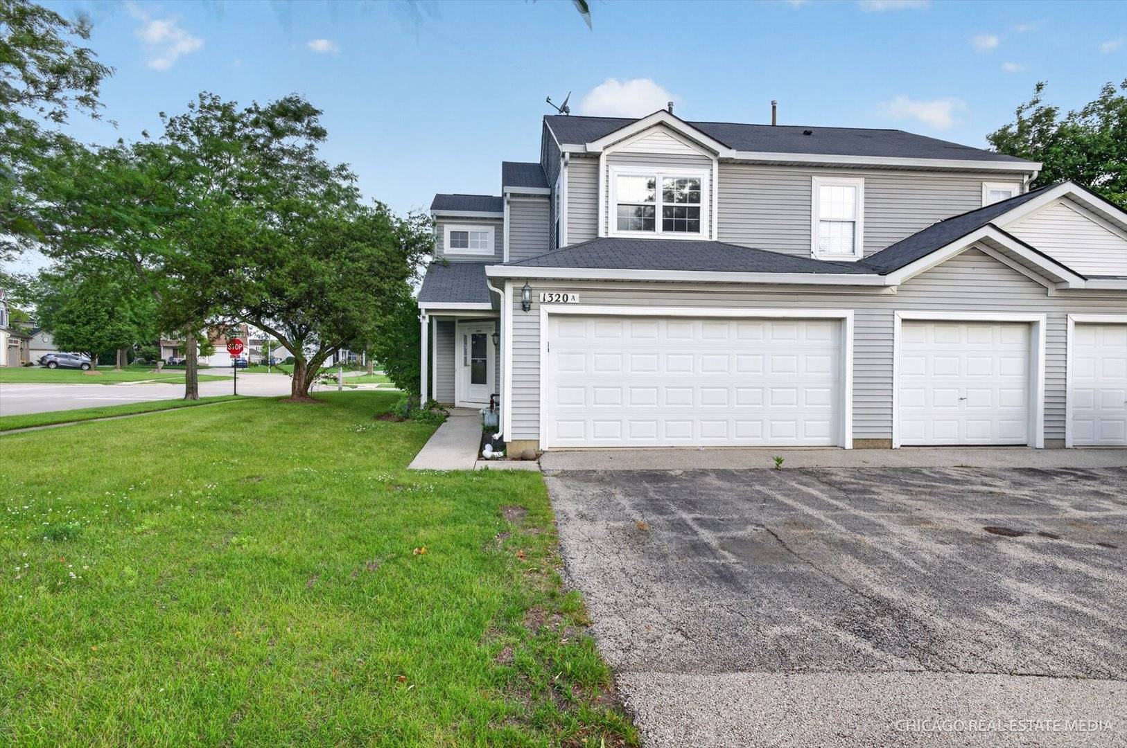 1320 Jenna DR #A, South Elgin, IL 60177