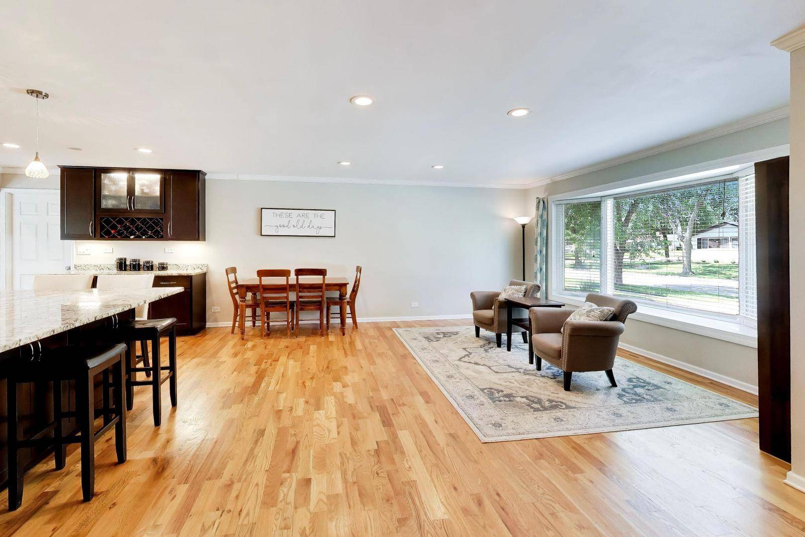 1611 N Fernandez AVE, Arlington Heights, IL 60004