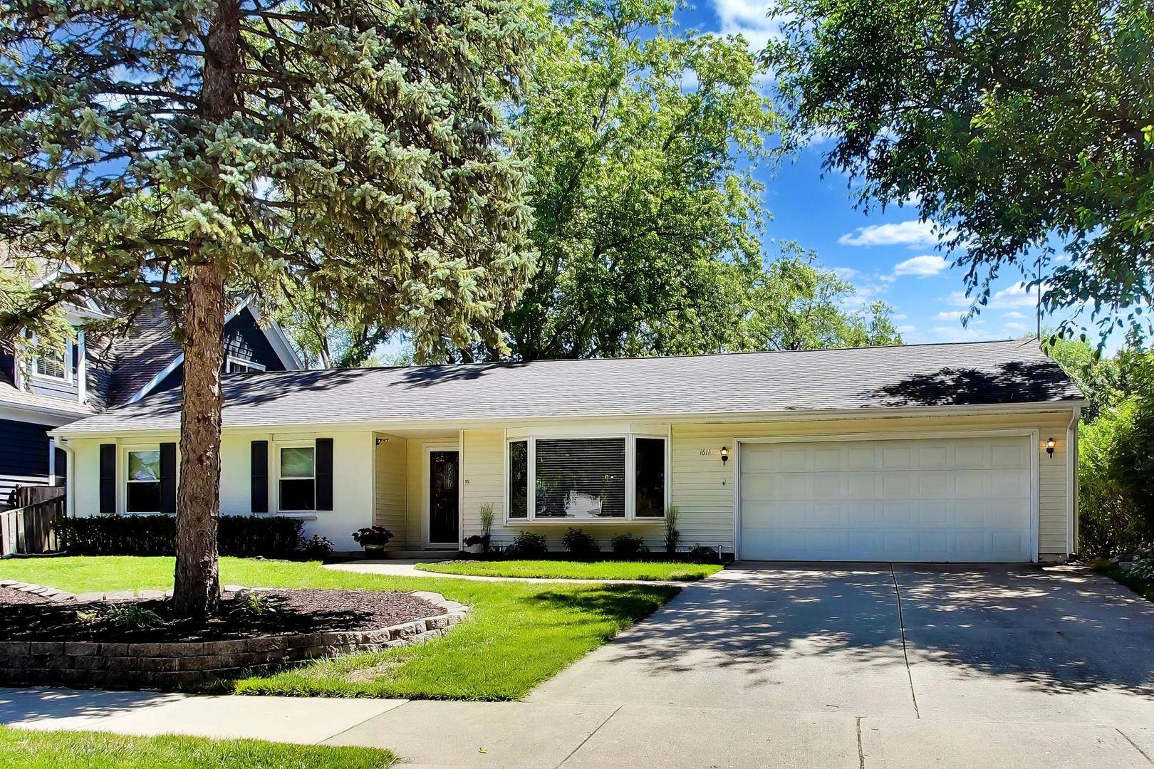 1611 N Fernandez AVE, Arlington Heights, IL 60004