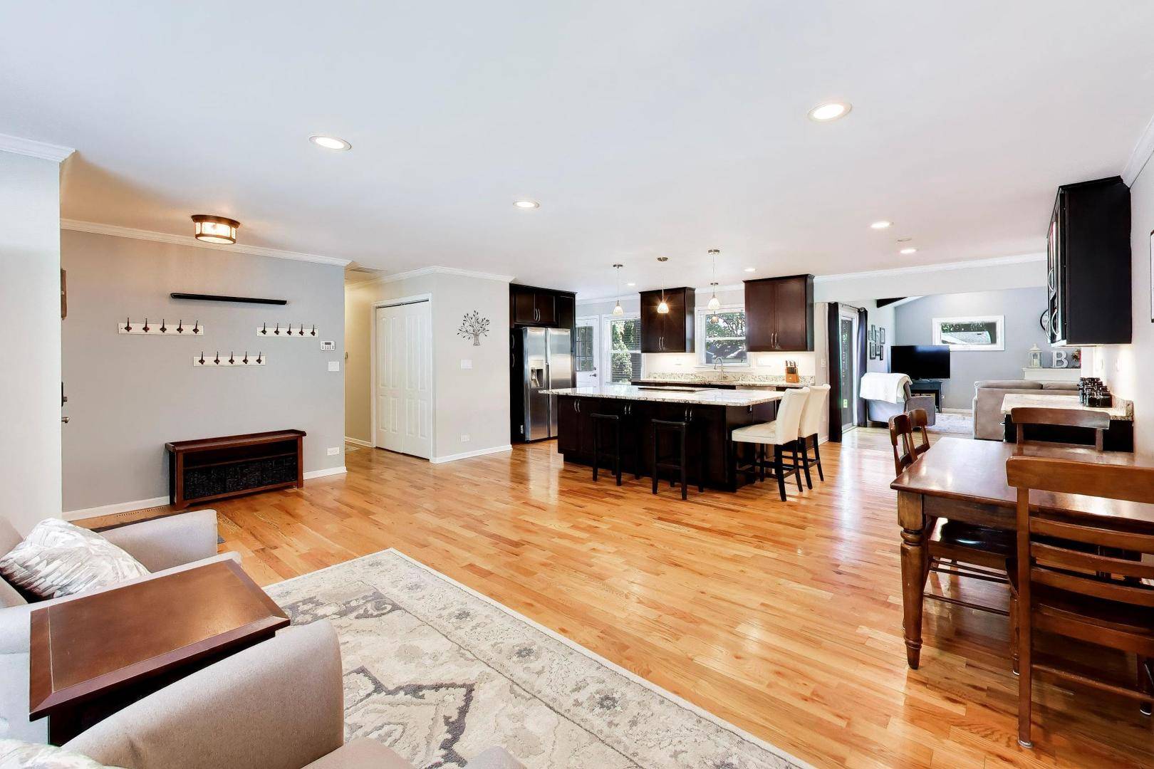 1611 N Fernandez AVE, Arlington Heights, IL 60004