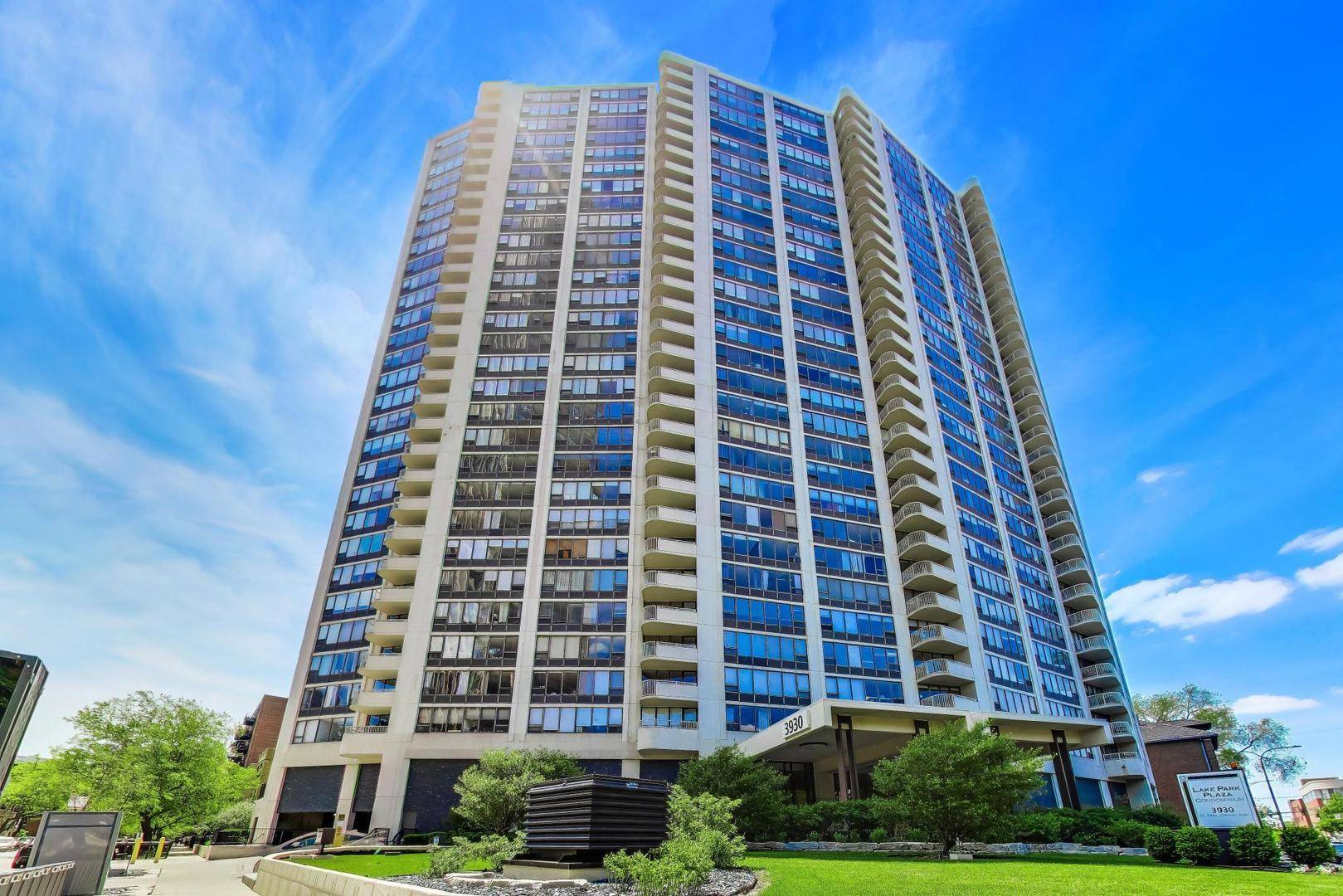 3930 N Pine Grove AVE #2408, Chicago, IL 60613
