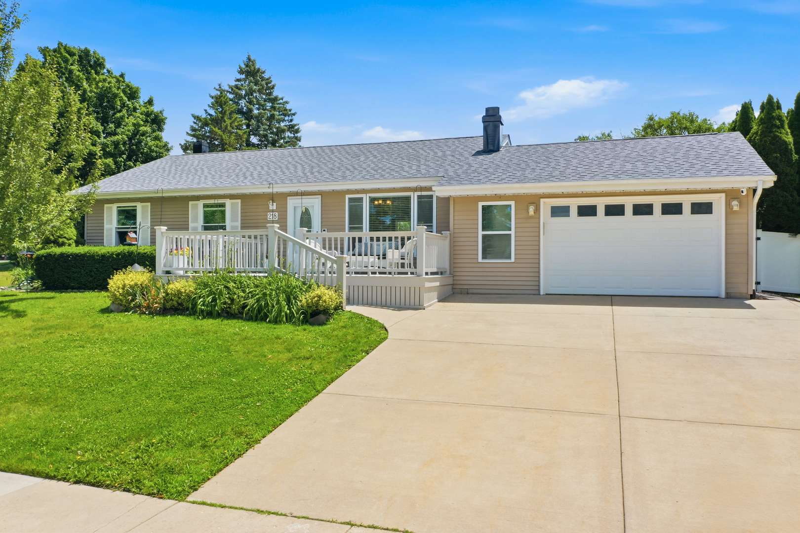 218 Windridge DR, Mchenry, IL 60050