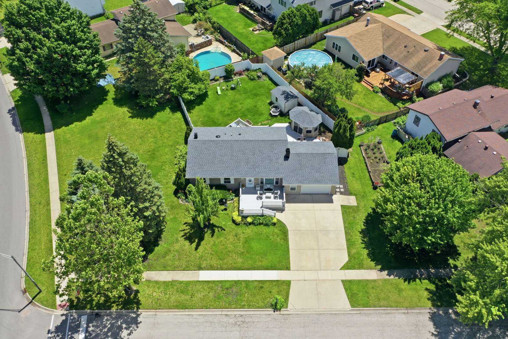 218 Windridge DR, Mchenry, IL 60050