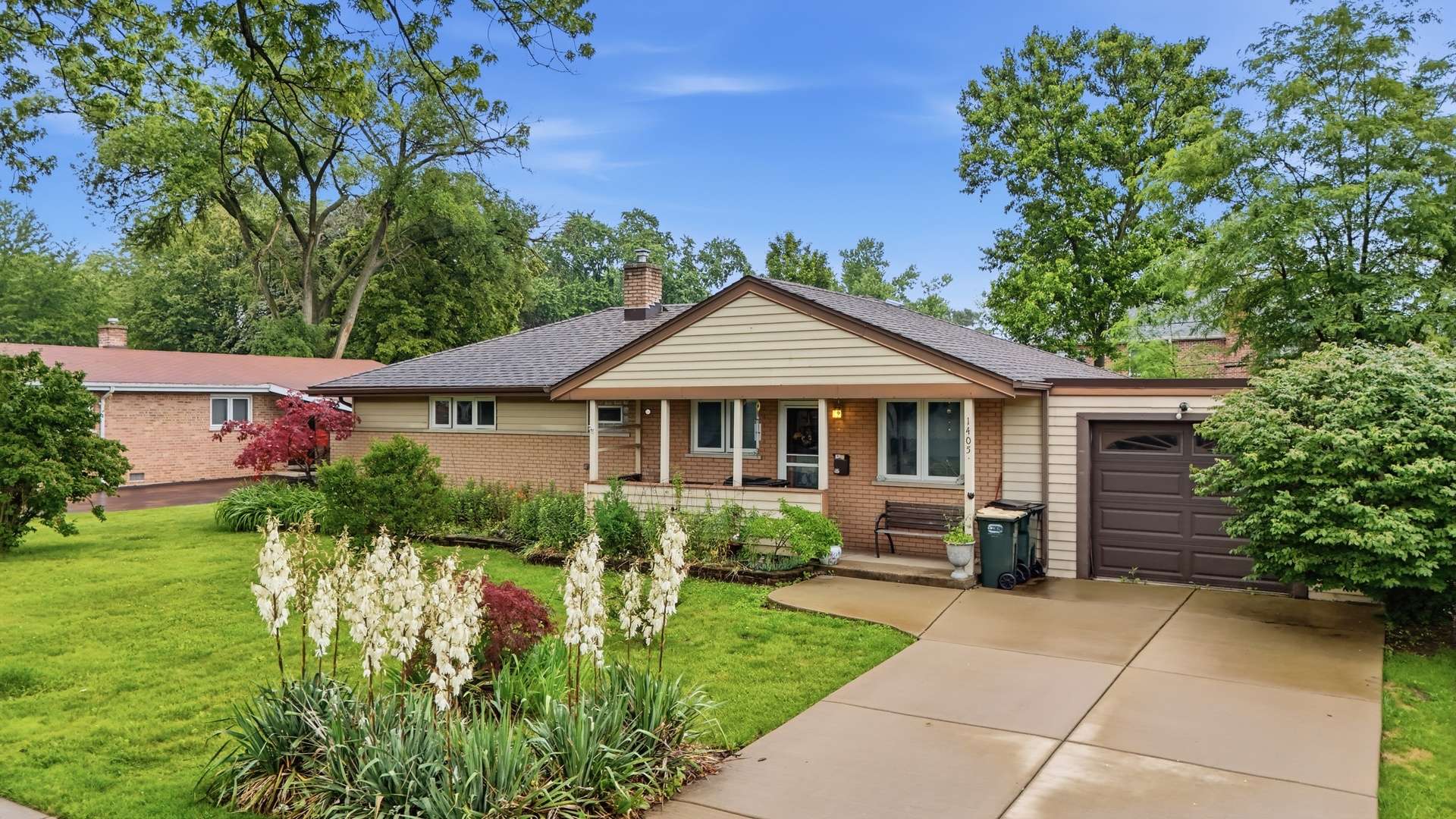 1405 N Race AVE, Arlington Heights, IL 60004