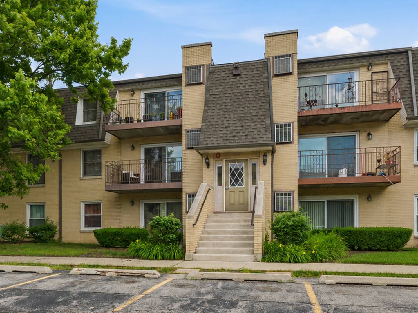 814 N River RD #3B, Mount Prospect, IL 60056