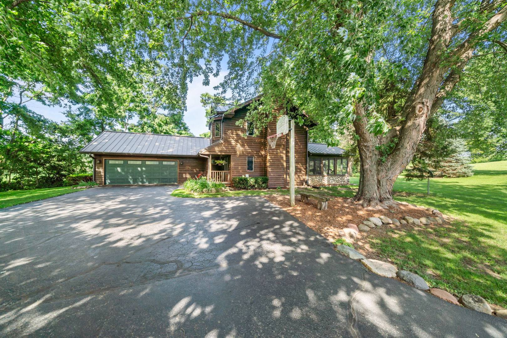 8411 N Killbuck RD, Monroe Center, IL 61052