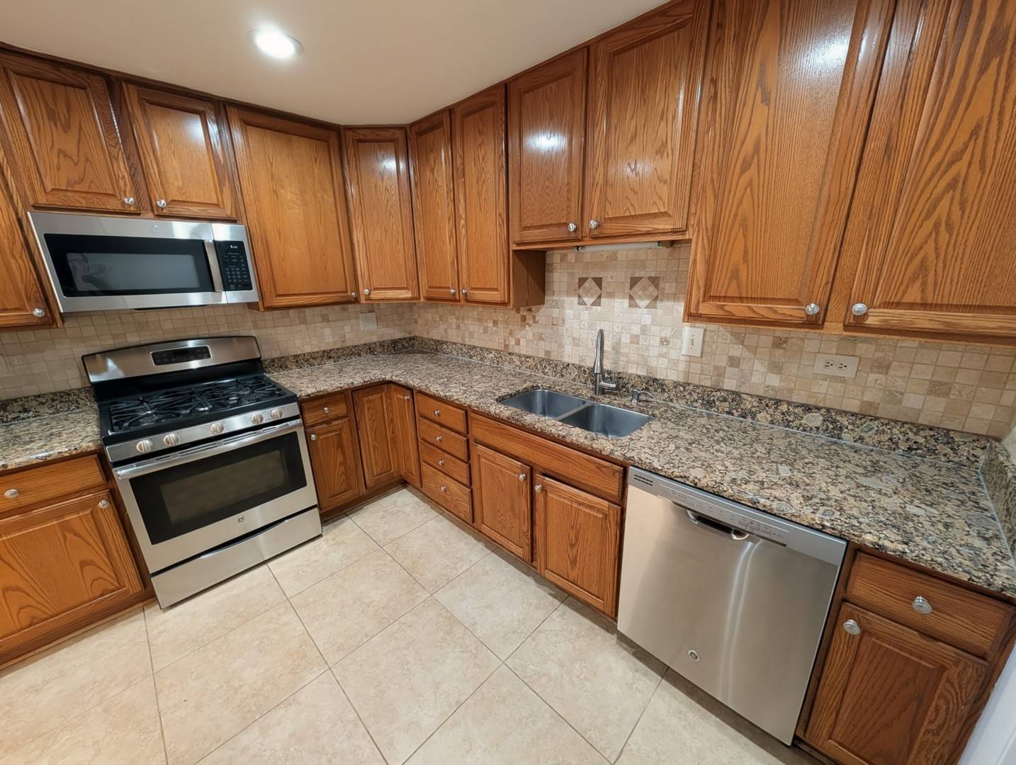 9588 Terrace PL #1F, Des Plaines, IL 60016