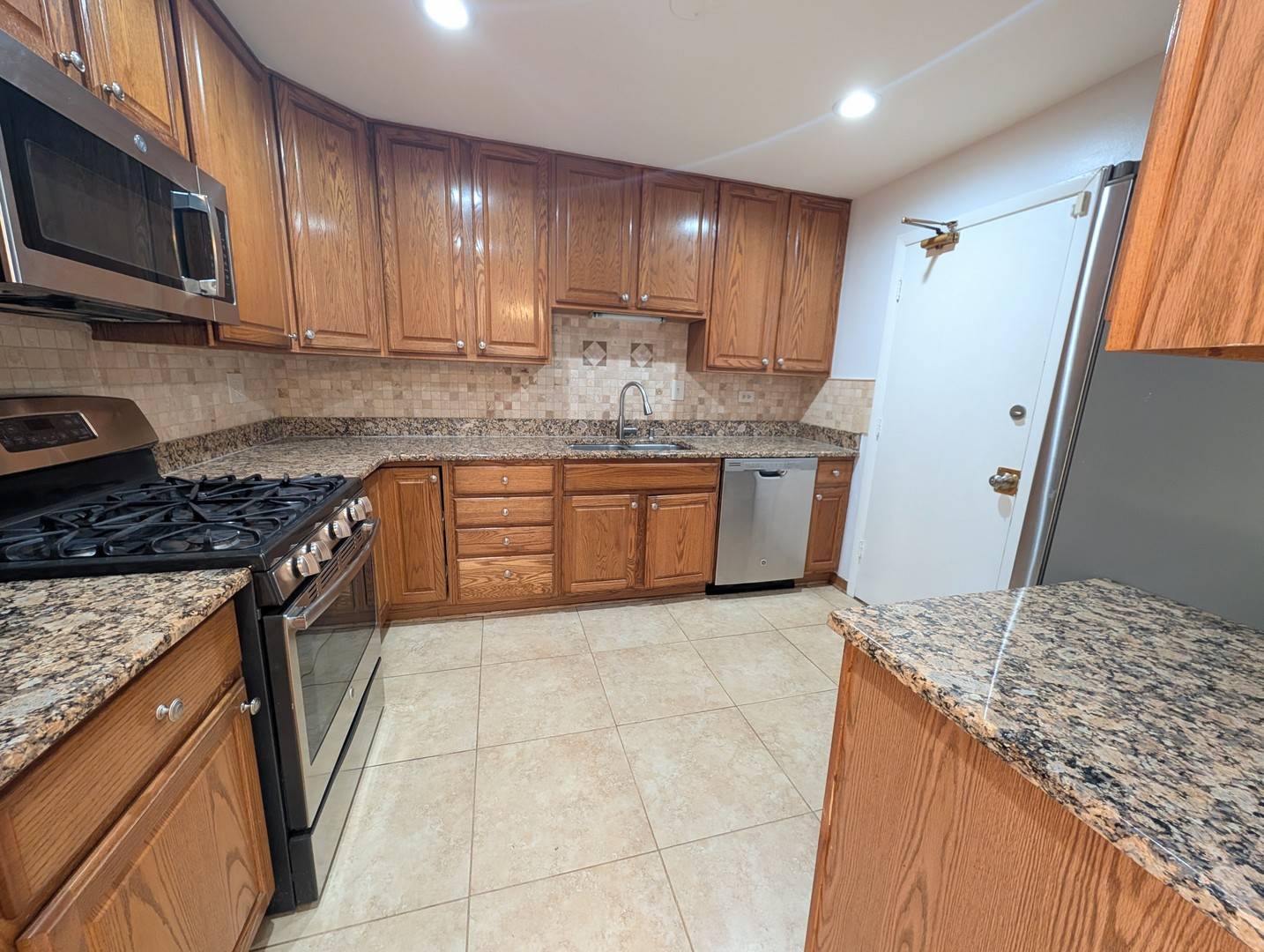 9588 Terrace PL #1F, Des Plaines, IL 60016