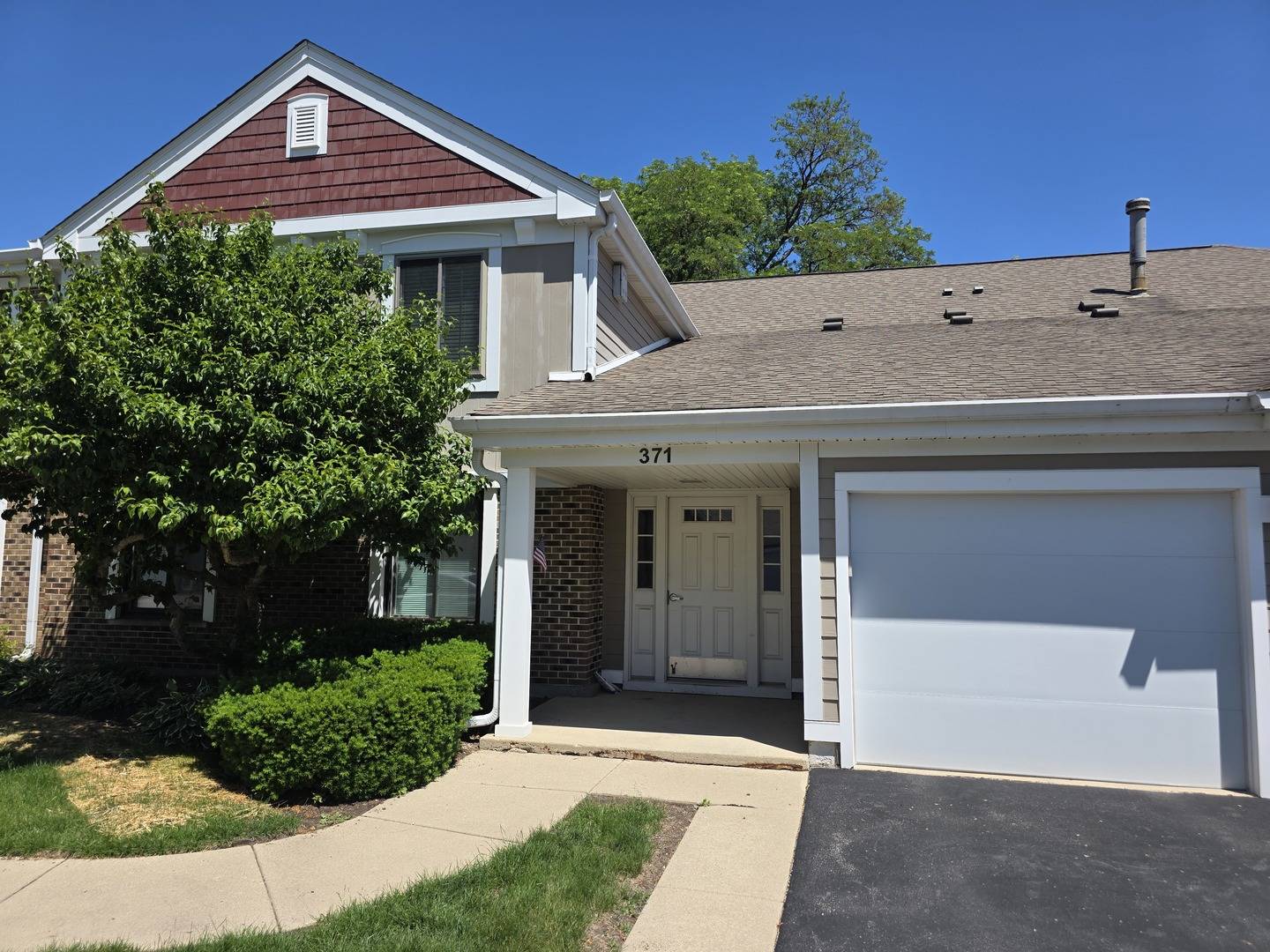 371 Heather CT #D2, Schaumburg, IL 60193