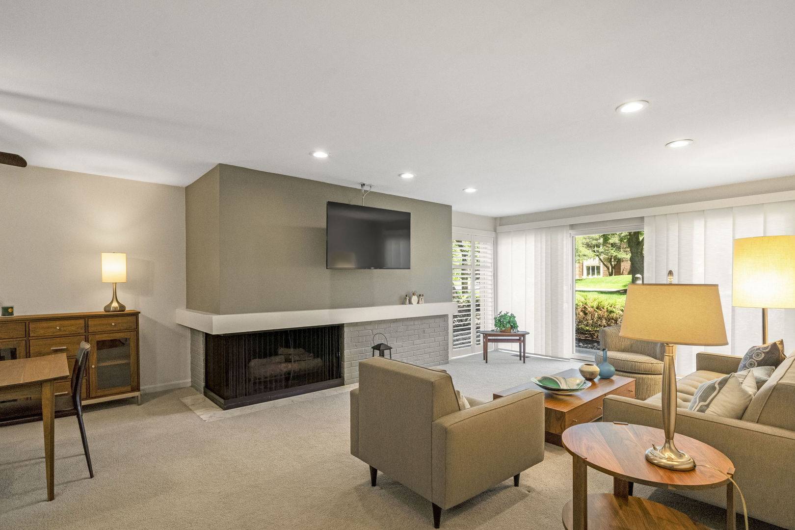 2 Oak Brook Club DR #C106, Oak Brook, IL 60523