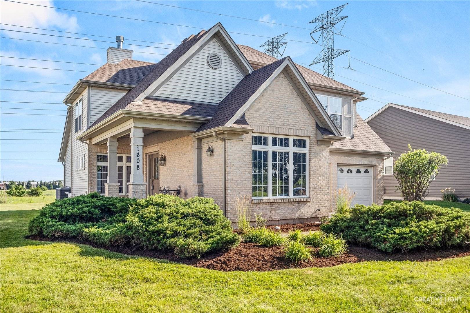 1608 Hearthstone LN, North Aurora, IL 60542