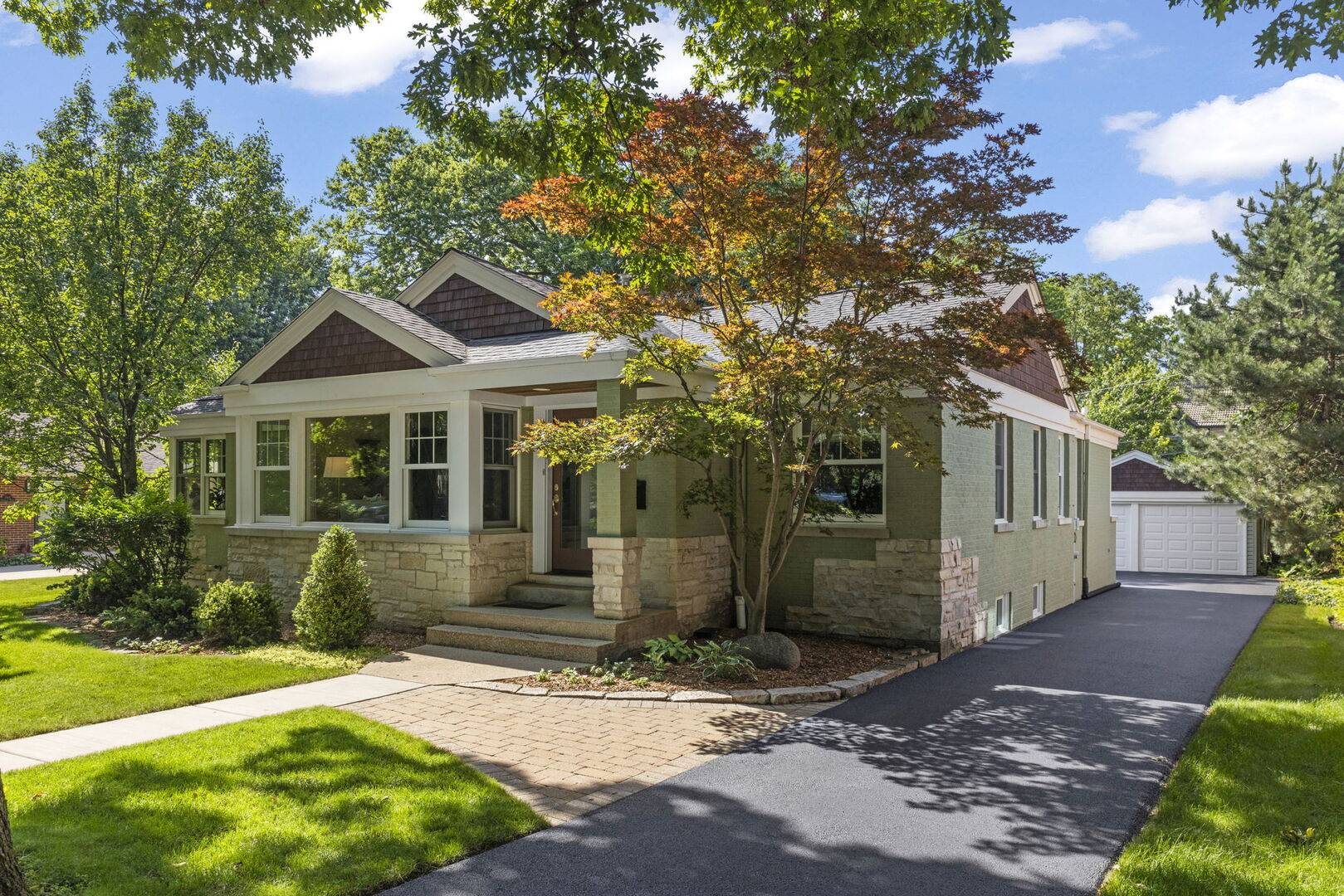 848 Woodland DR, Glen Ellyn, IL 60137