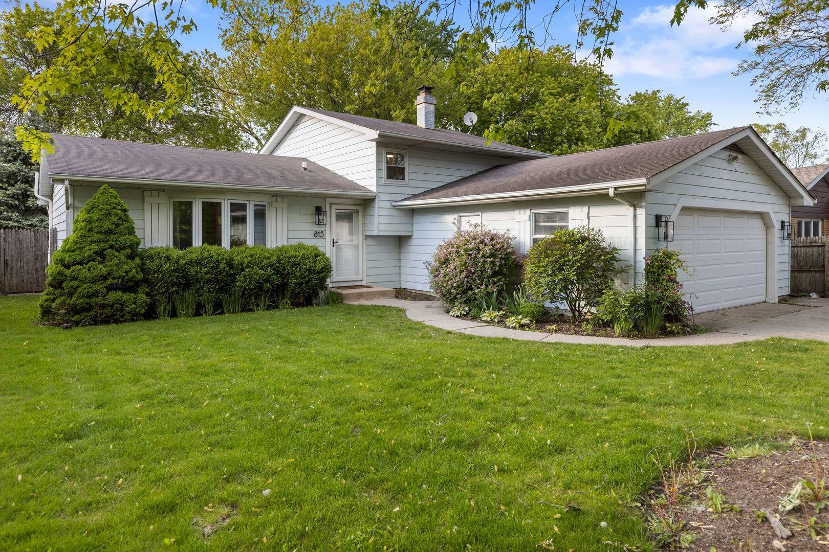 815 Jenkisson AVE, Lake Bluff, IL 60044