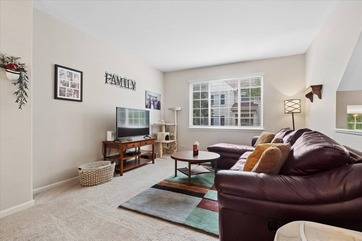 1333 NEW HAVEN DR #1333, Cary, IL 60013