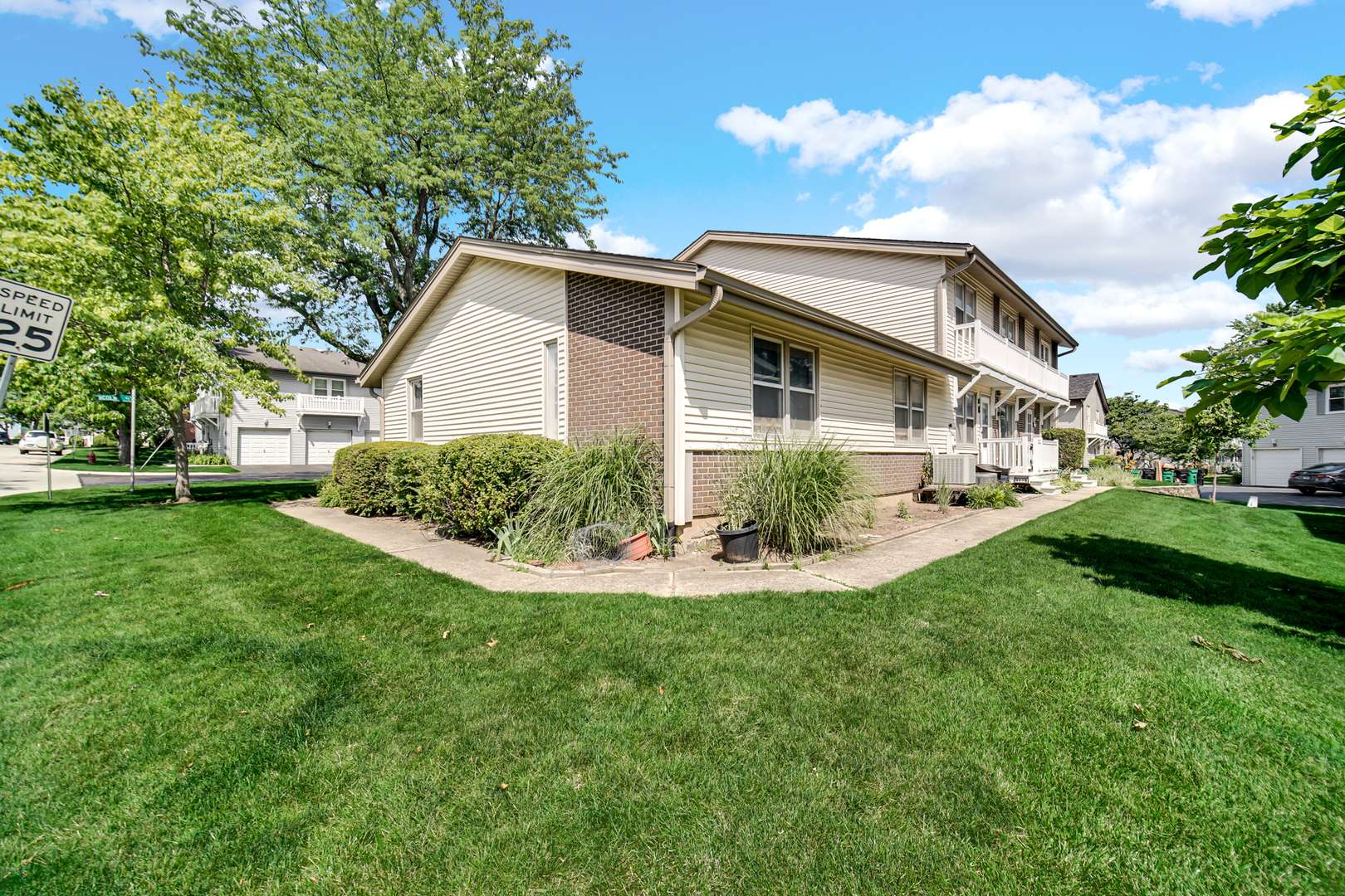 317 Lincoln CT #C, Bloomingdale, IL 60108