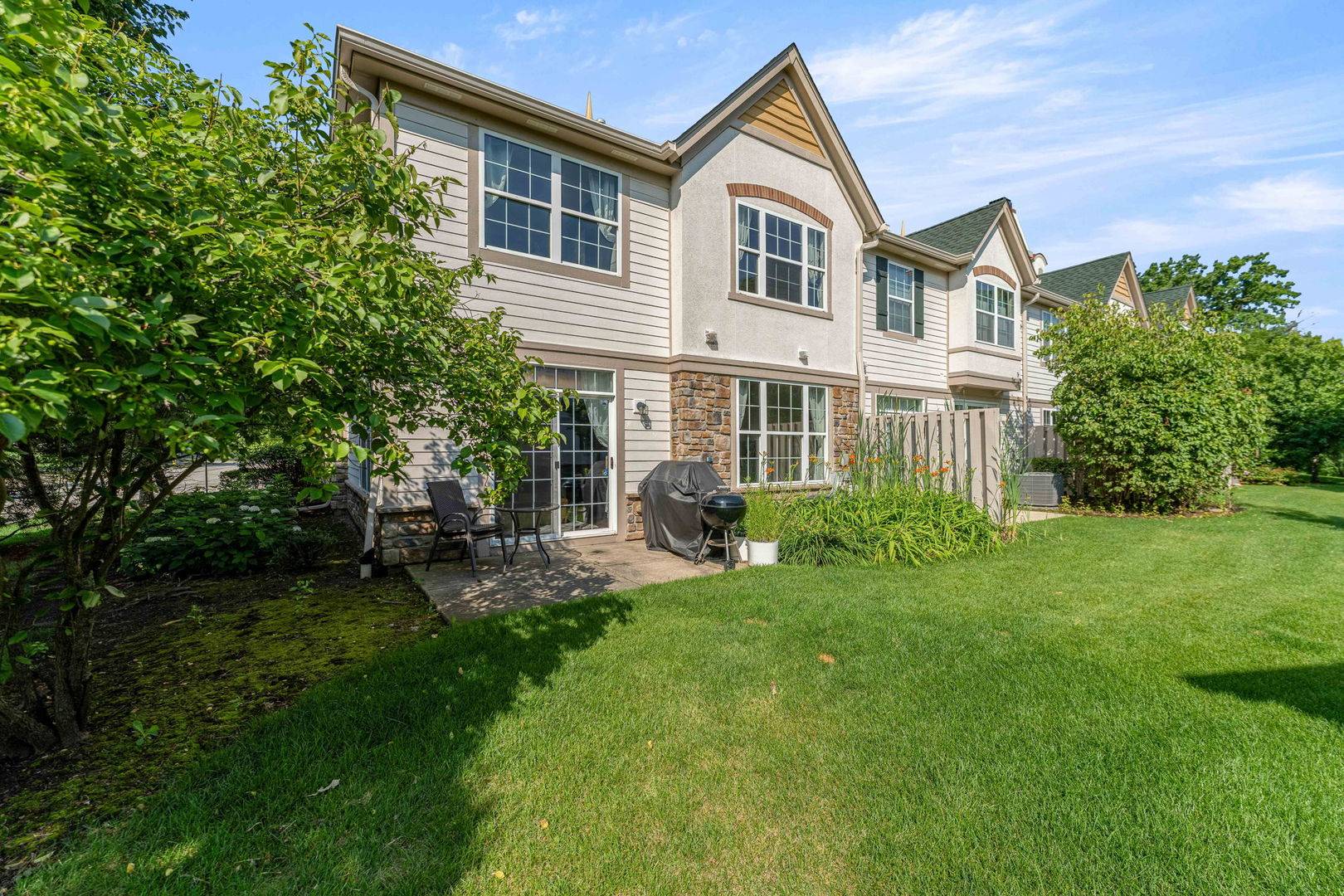 2137 Shadow Creek CT, Vernon Hills, IL 60061